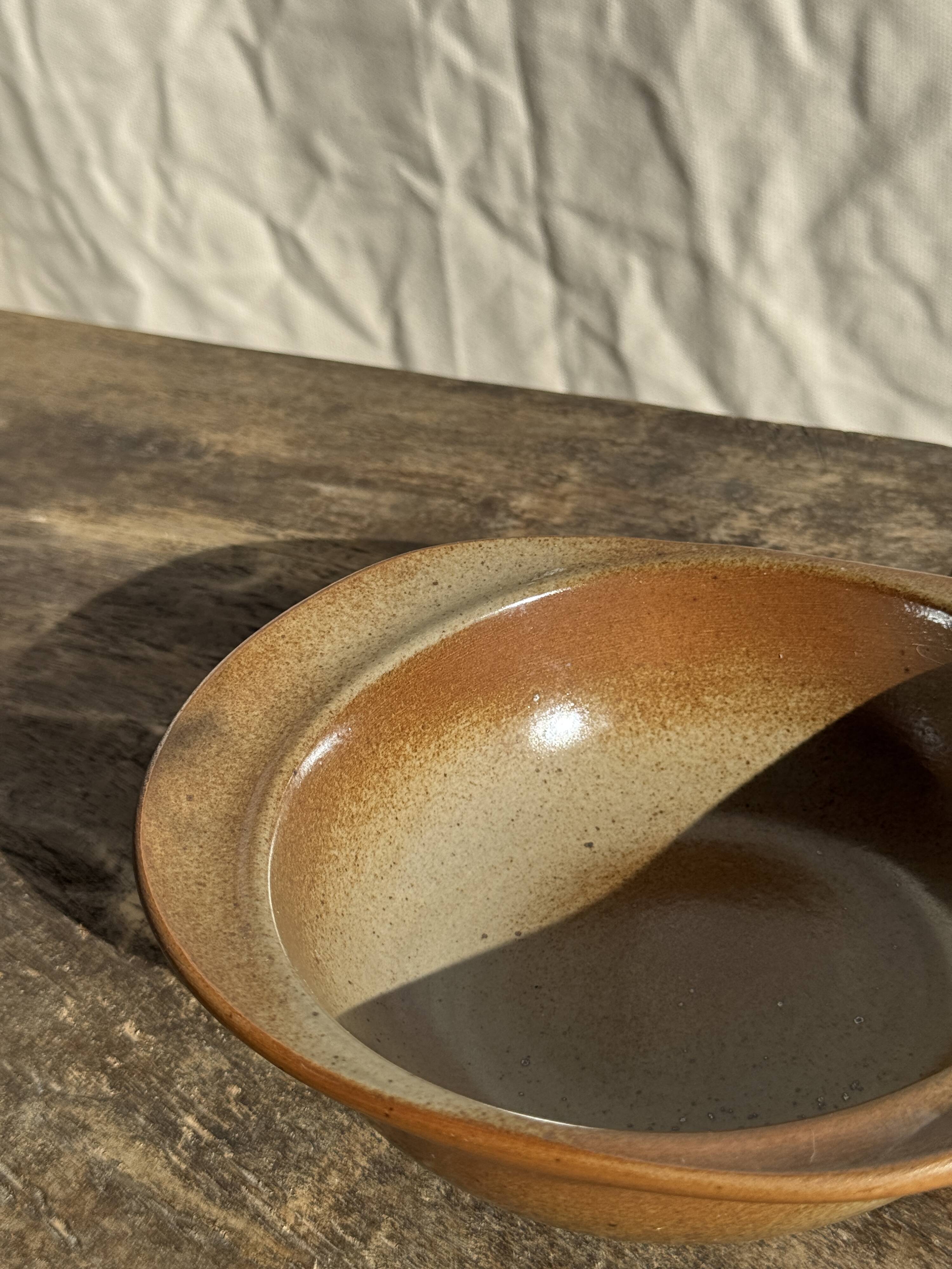 Small stoneware bowl with two wide, flat handles D:15-18.5