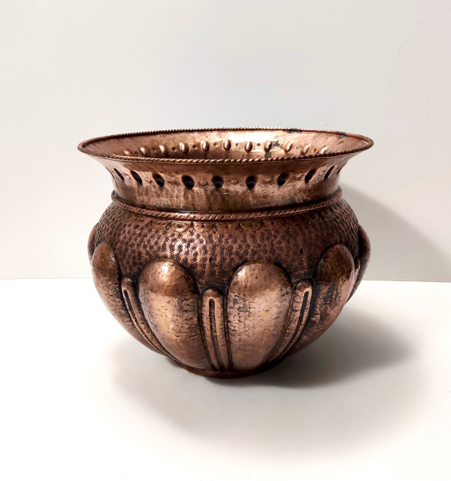 Vintage round embossed copper cachepot / vase by egidio casagrande, italy