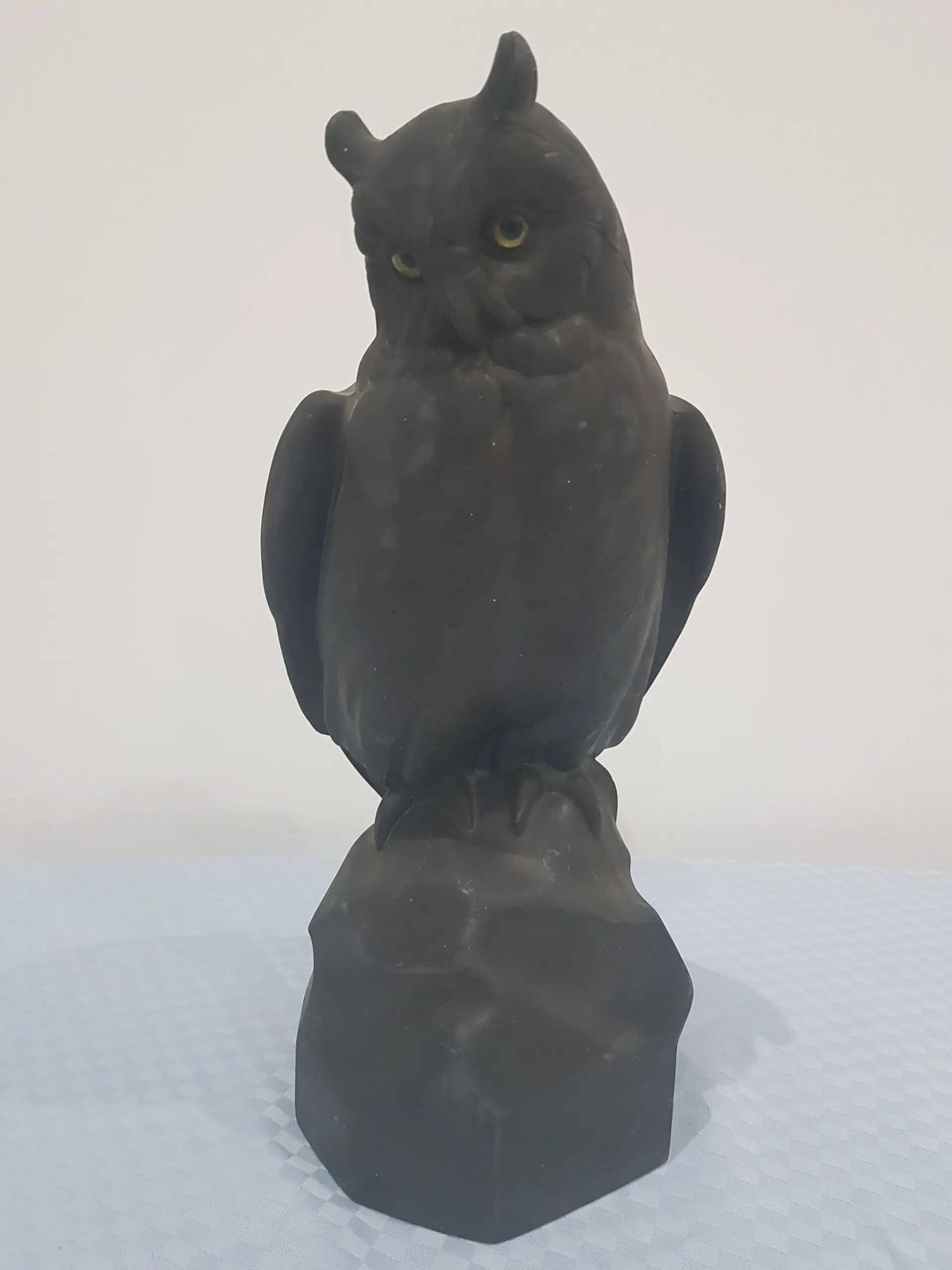 Owl sculpture, black lawinit, art. Curth, Henker & Co., Germany, 1920s.