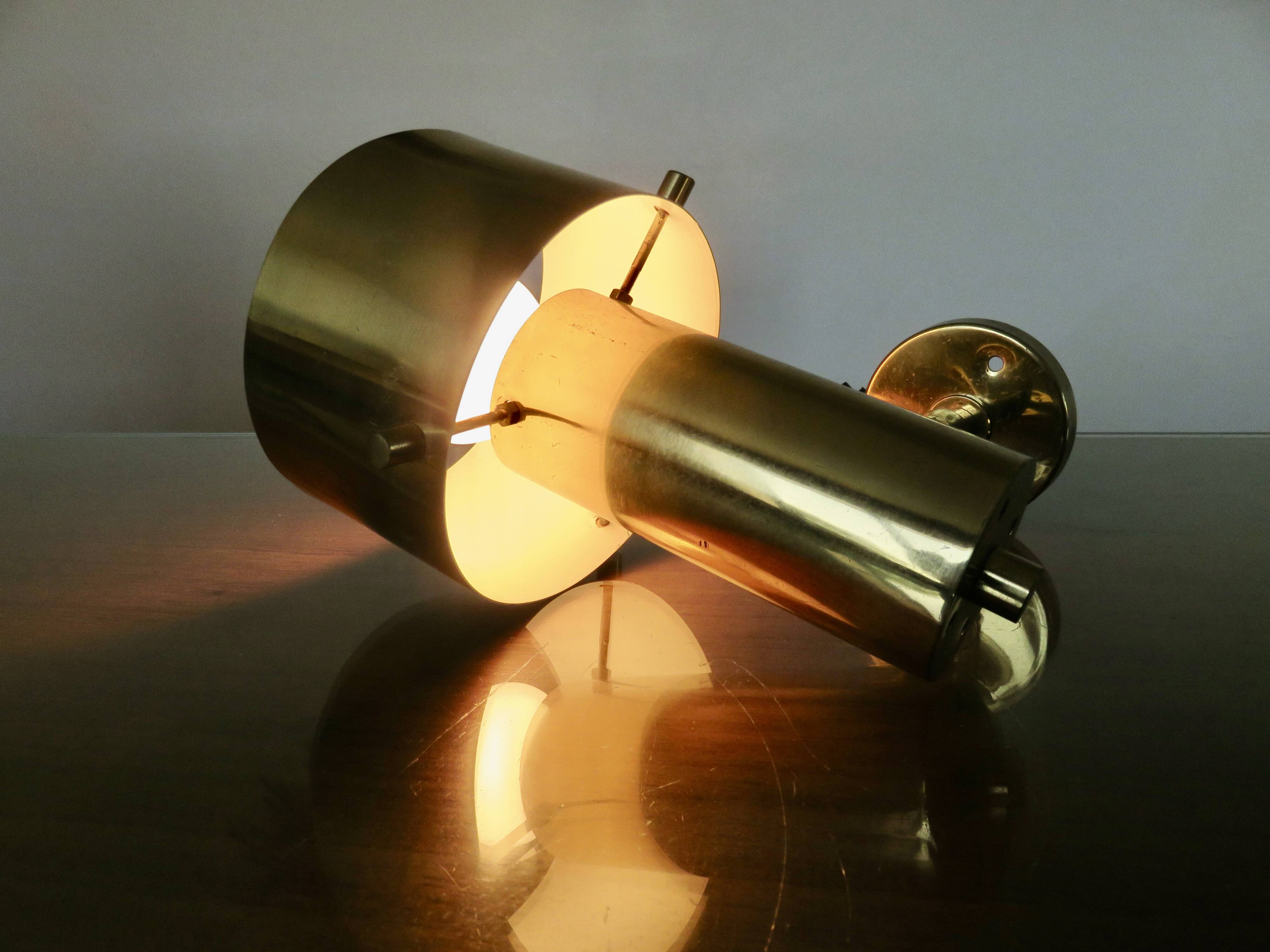 Jo Hammerborg wall lamp in brass, Denmark, 1970s.