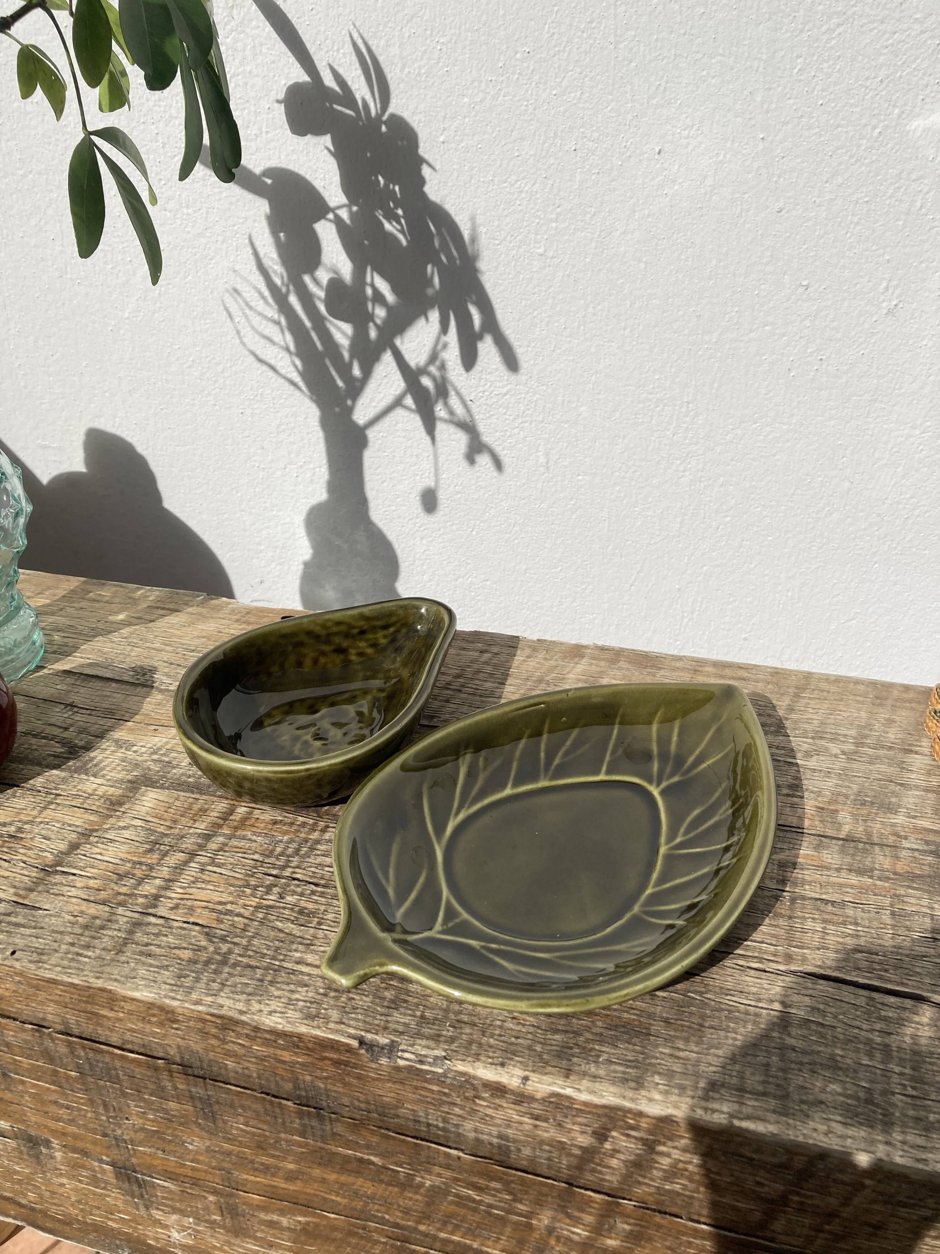 Duo of leaf and avocado slip in green ceramic - Portugal - vintage cup