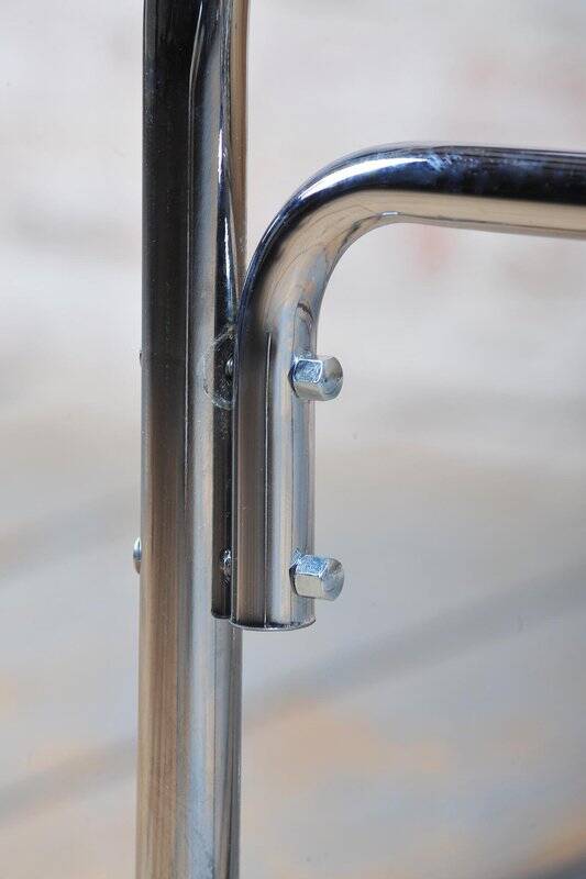 Fauteuil Bauhaus tchèque en chrome attribué à M. Breuer pour Thonet, années 1920.