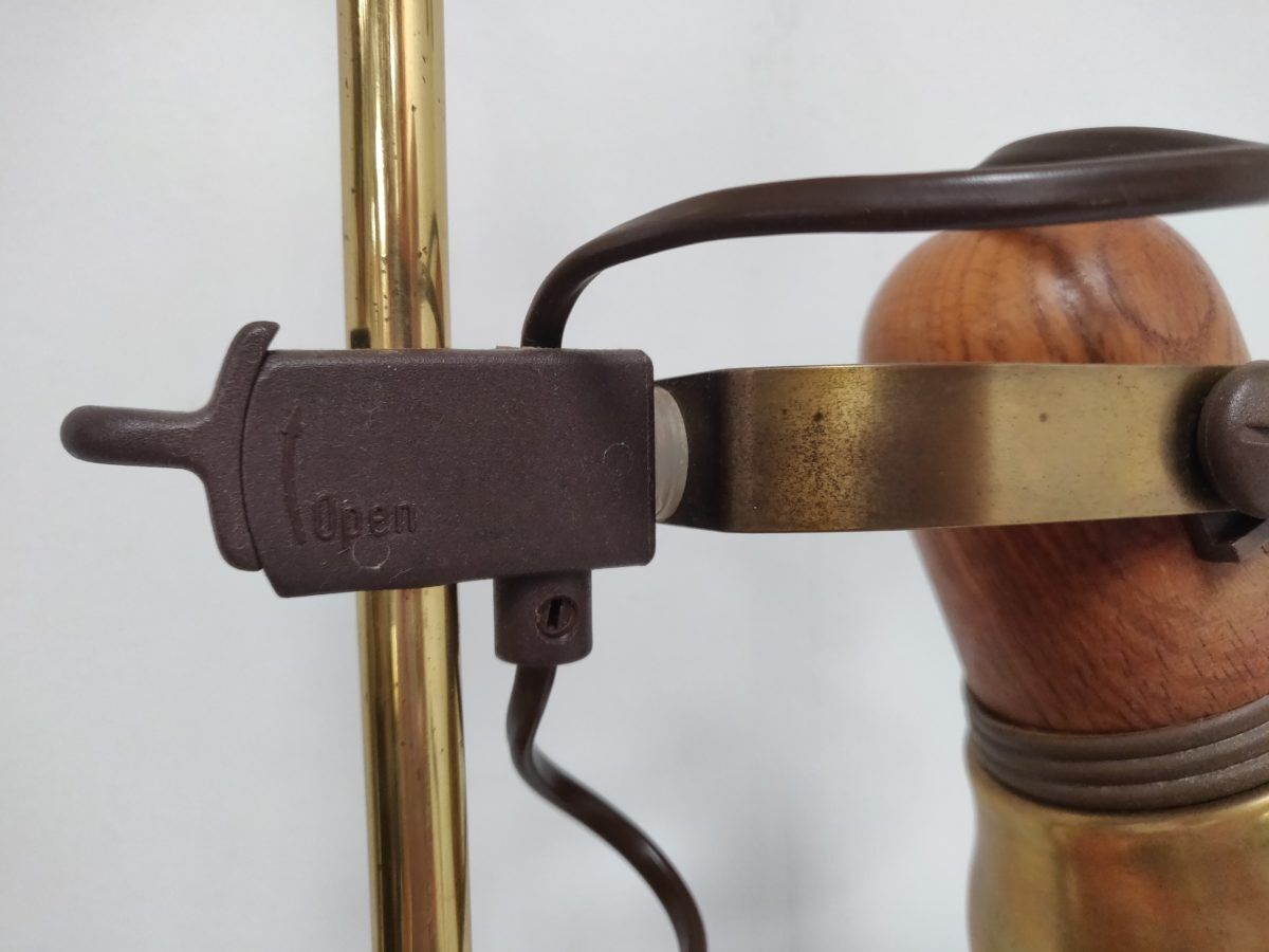 Table lamp in brass and wood 70s