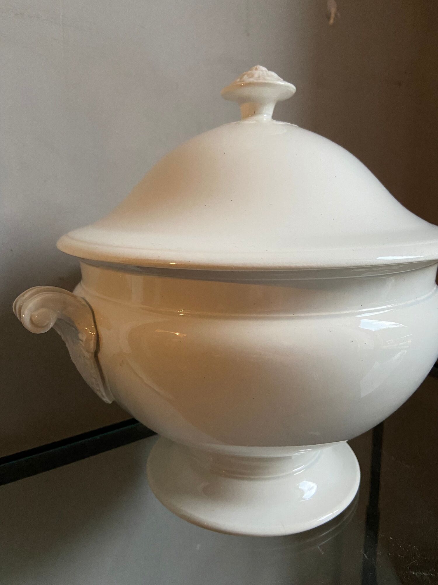 White tureen in earthenware Creil and Montereau nineteenth century
