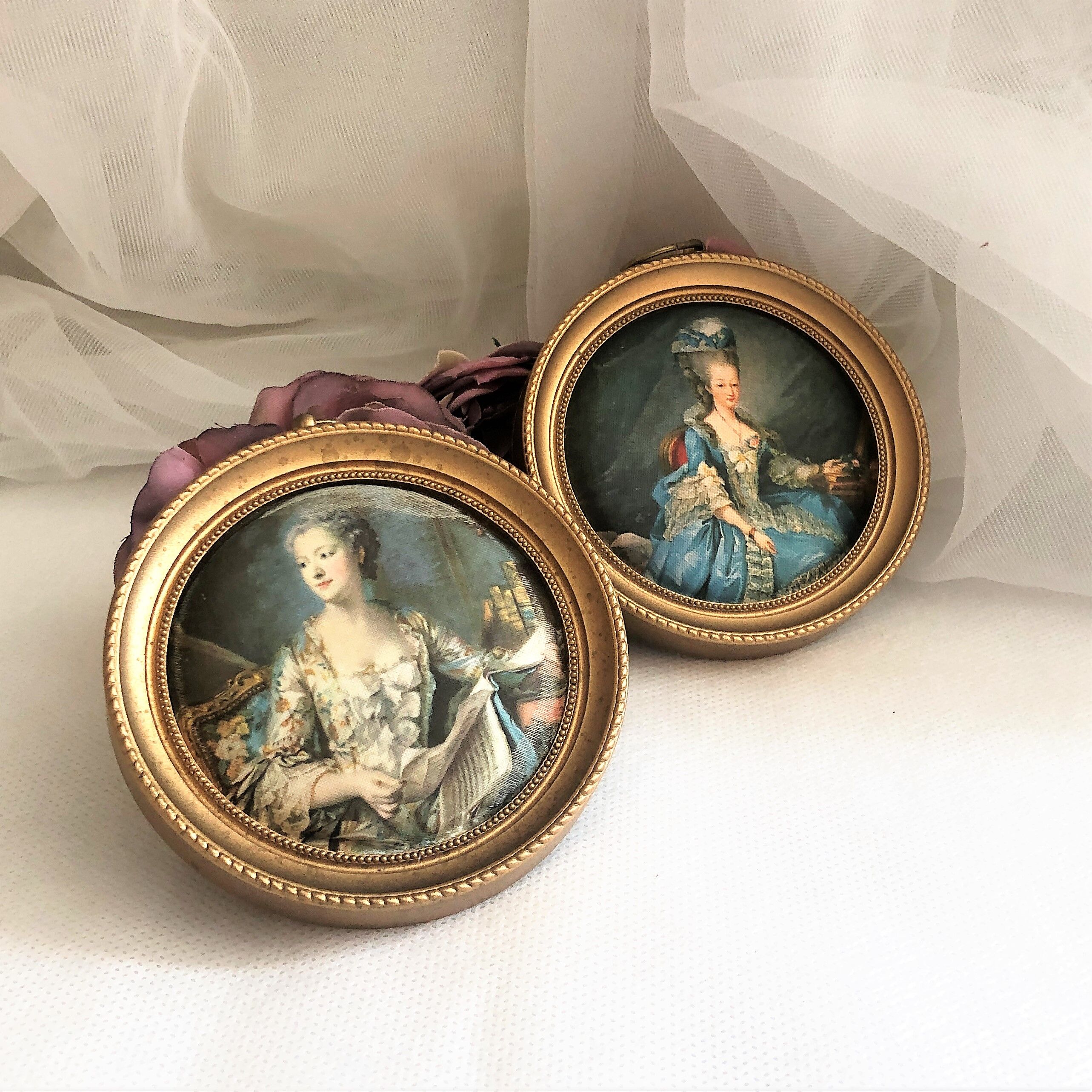 Pair of frame medallion Marie-Antoinette