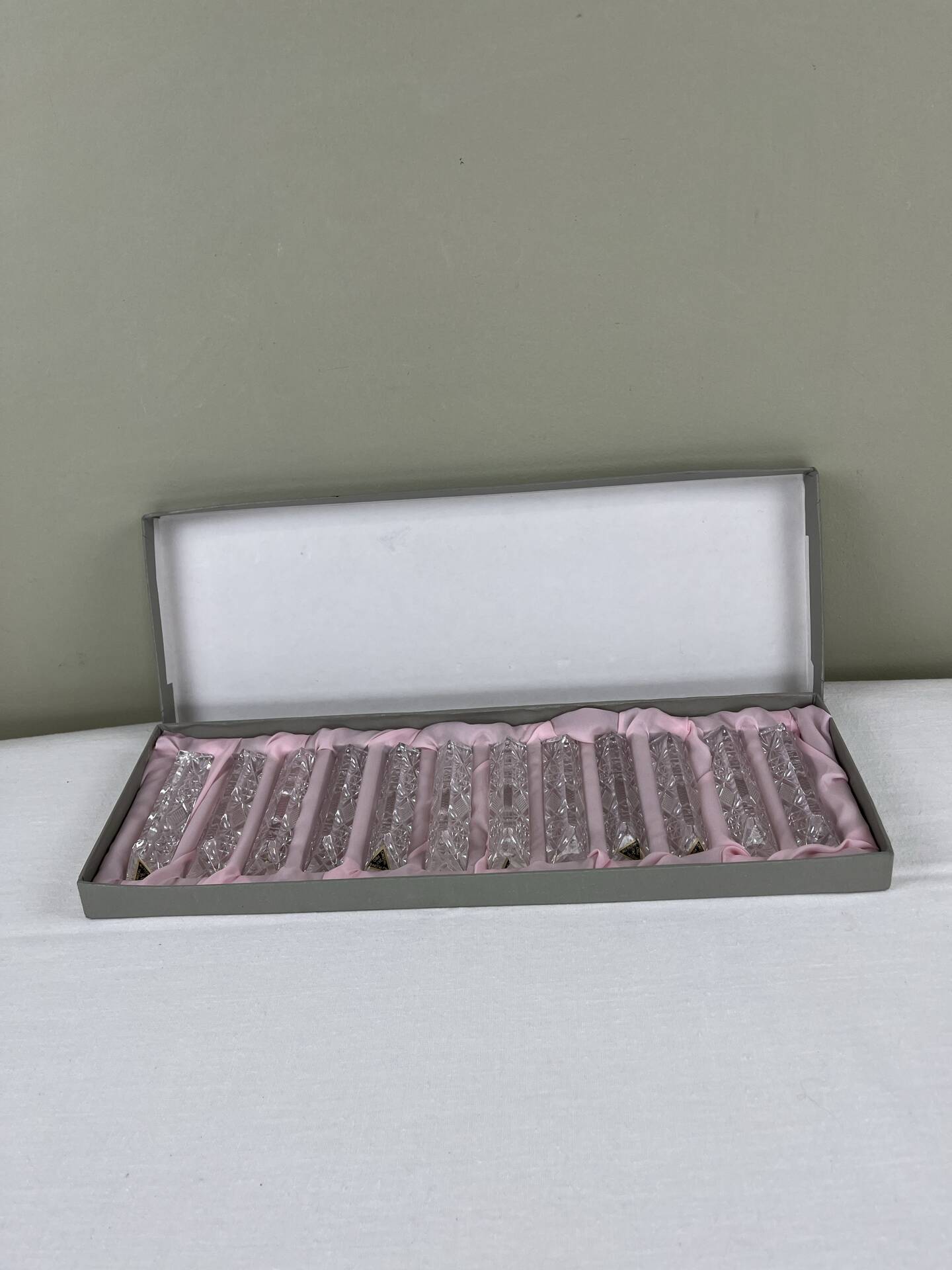 12 Crystal knife holders