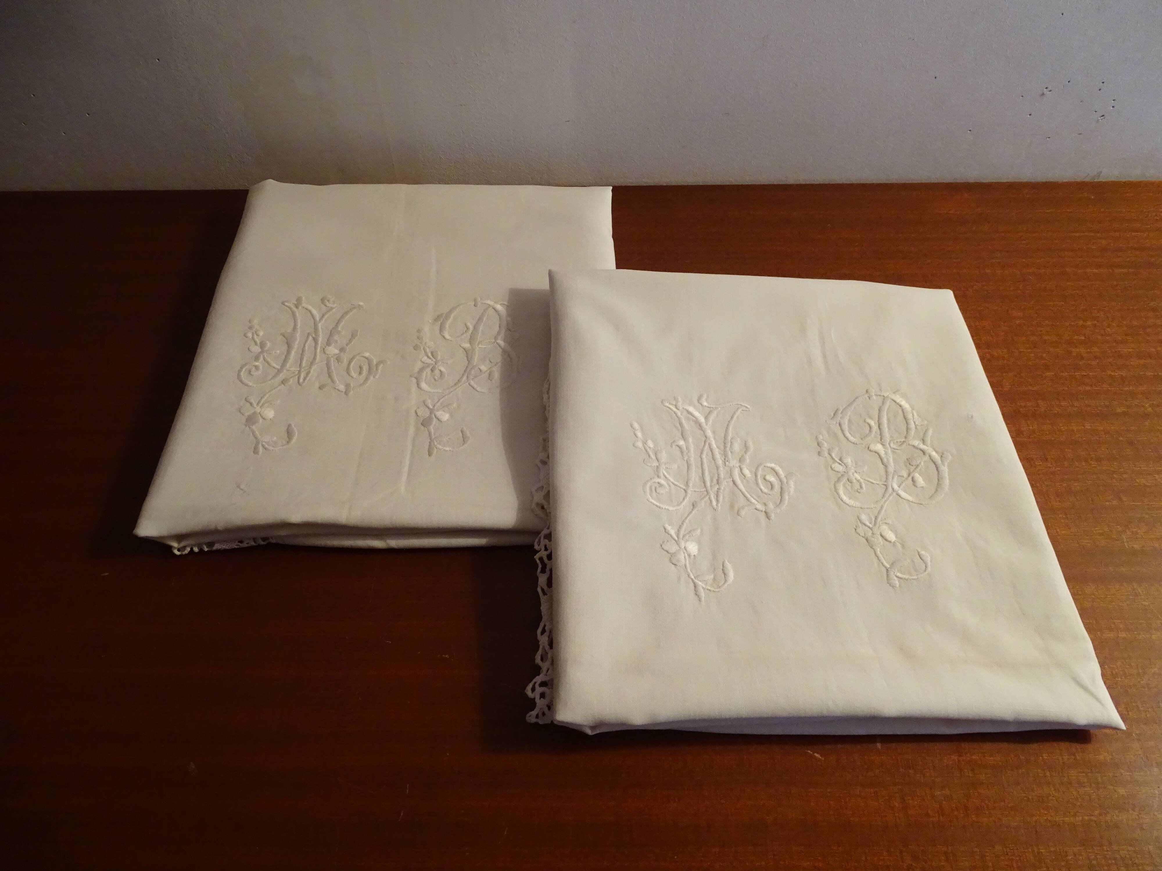 Lot 2 pillowcases embroidered and monogrammed MB old cotton 70 x 75