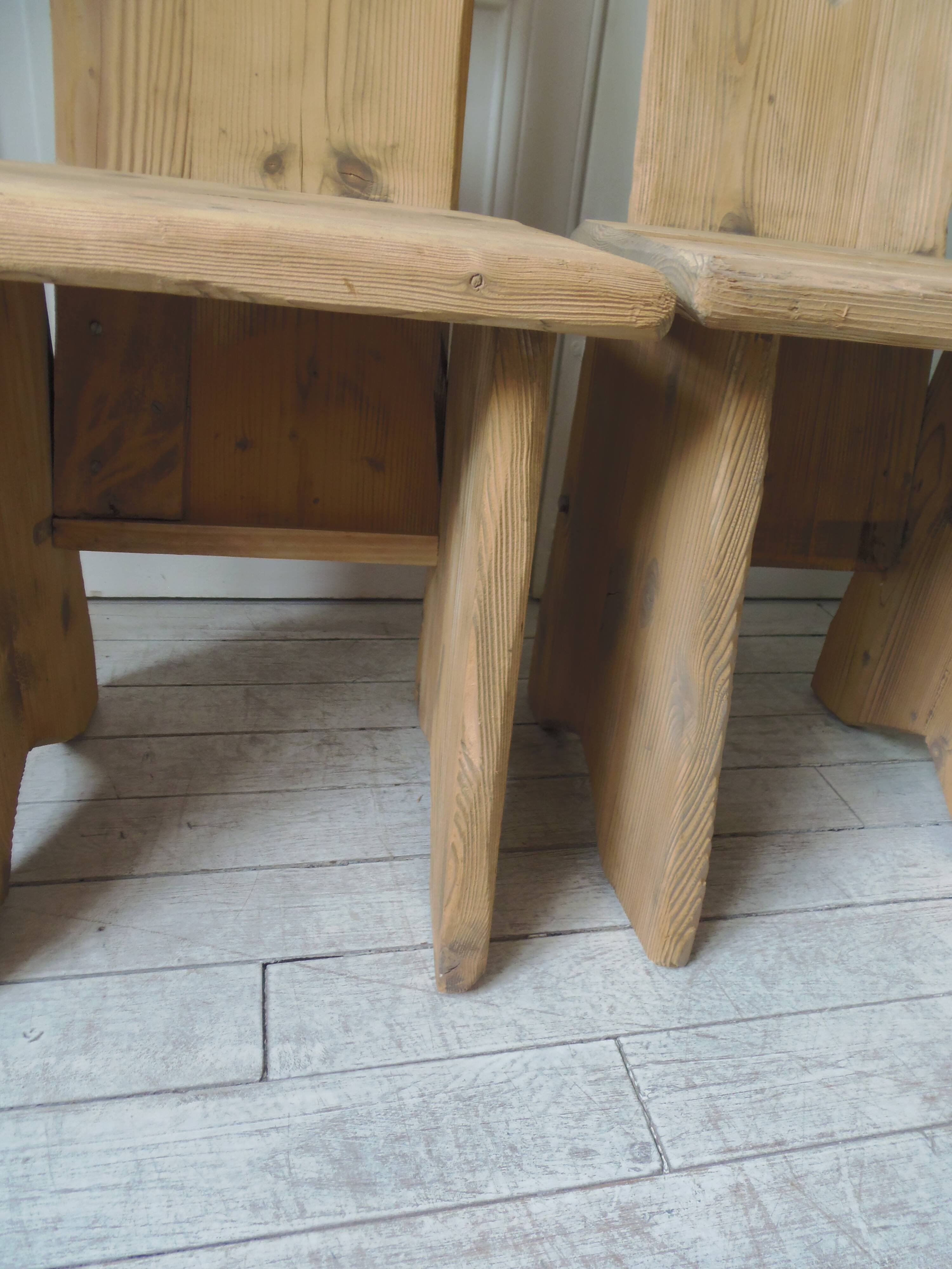 2 vintage chairs in brutalist style made of pitch pine with a waxed finish.