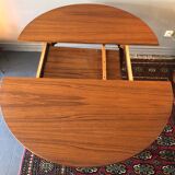 Extendable vintage roundtable