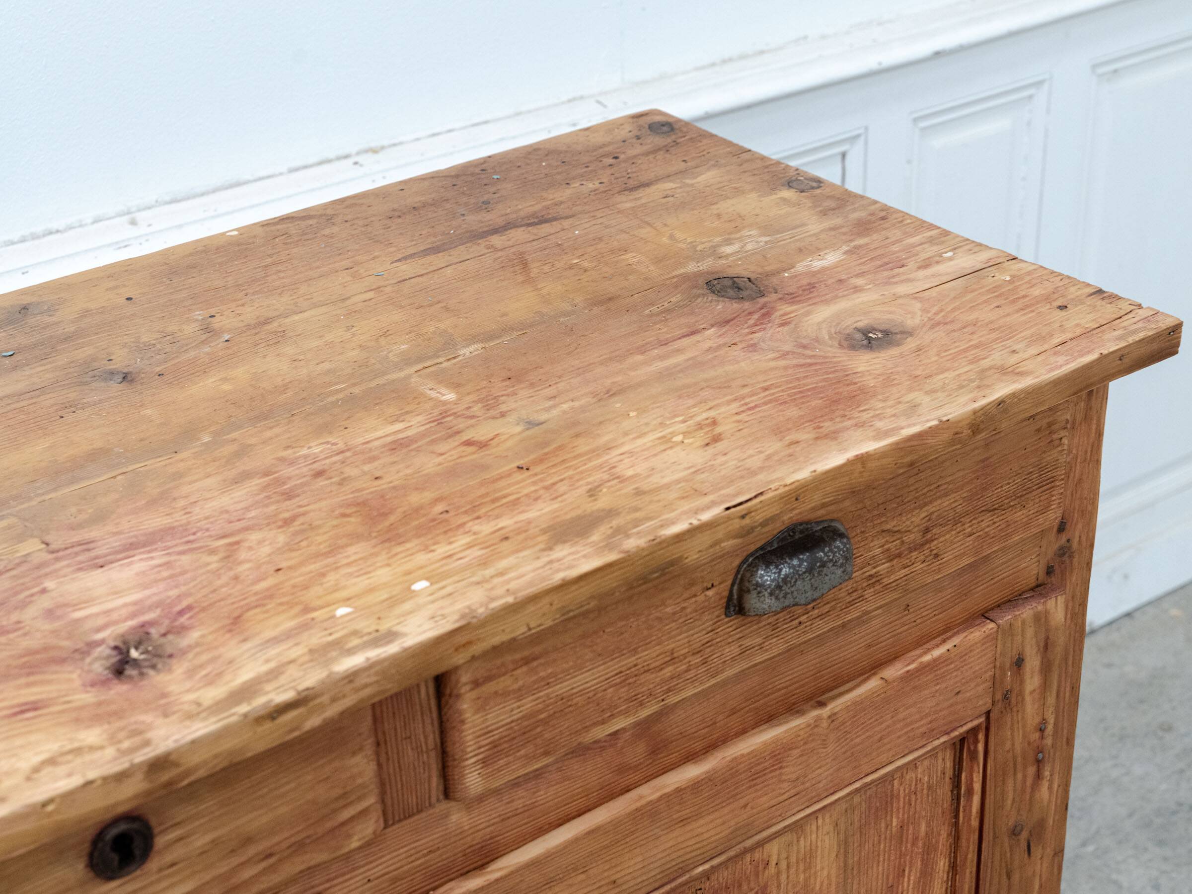 Old workshop furniture from 1930 in fir wood.