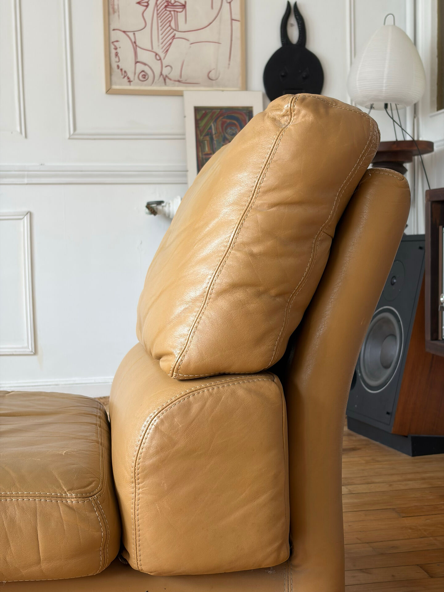 Chauffeuse en cuir vintage