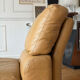 Chauffeuse en cuir vintage