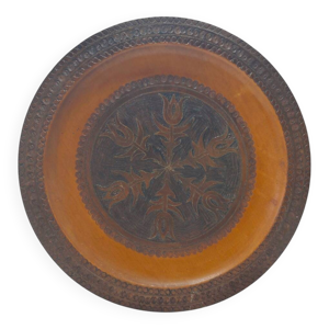 Assiette en bois sculptée - motif floral