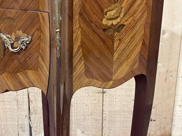 Chevet de style Louis XV en bois de rose, chêne et dessus marbre - fabrication des années 70