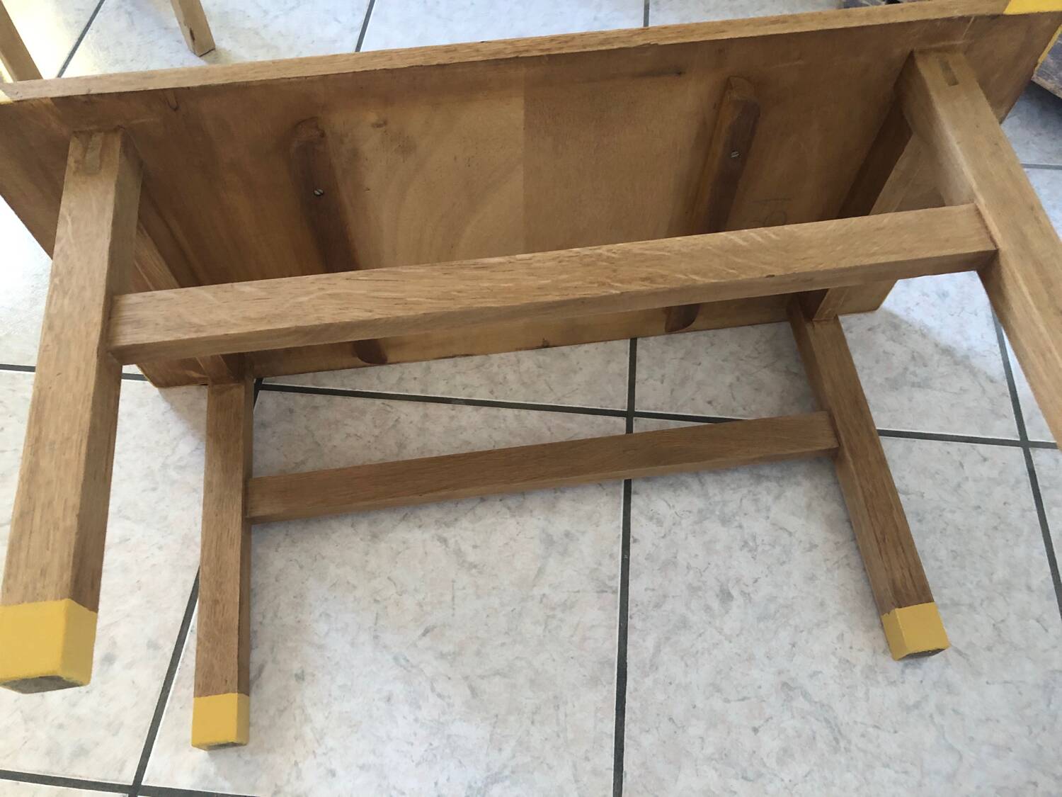 Small children's desk