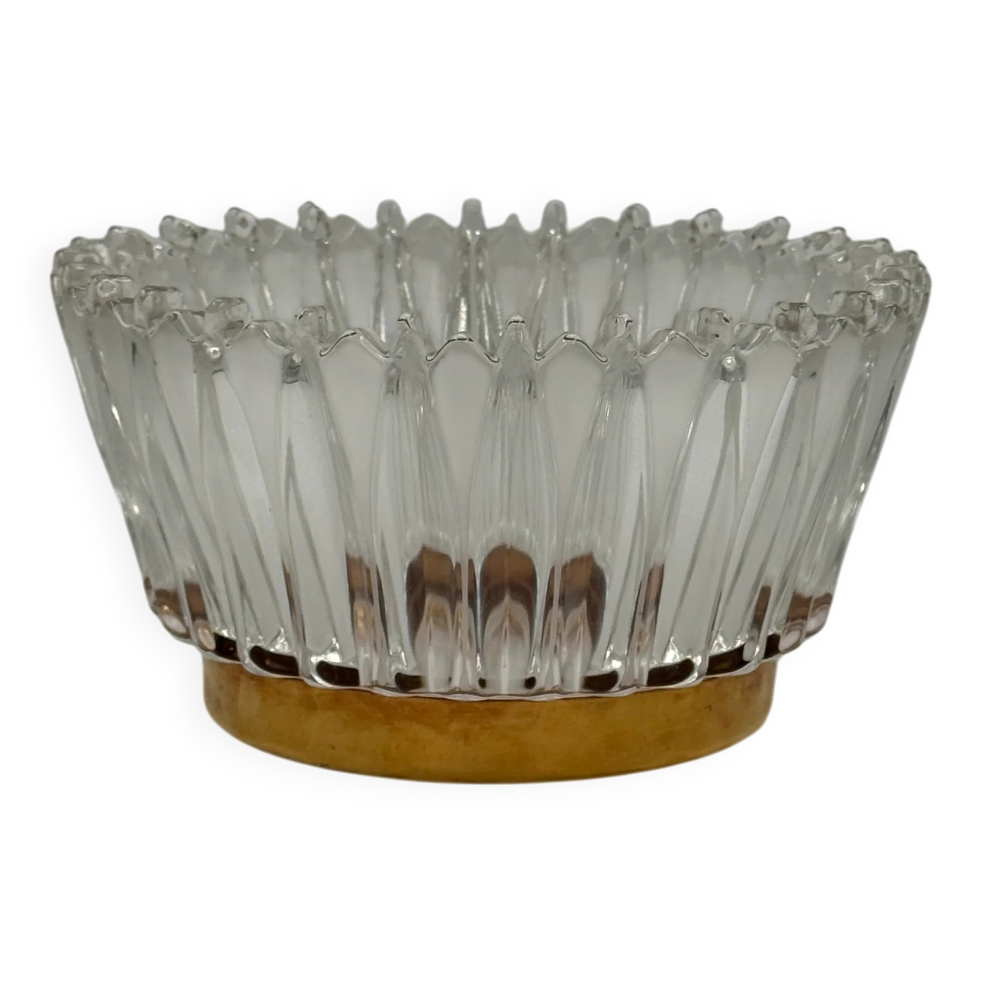 Crown coupe in ribbed glass with a brass base.