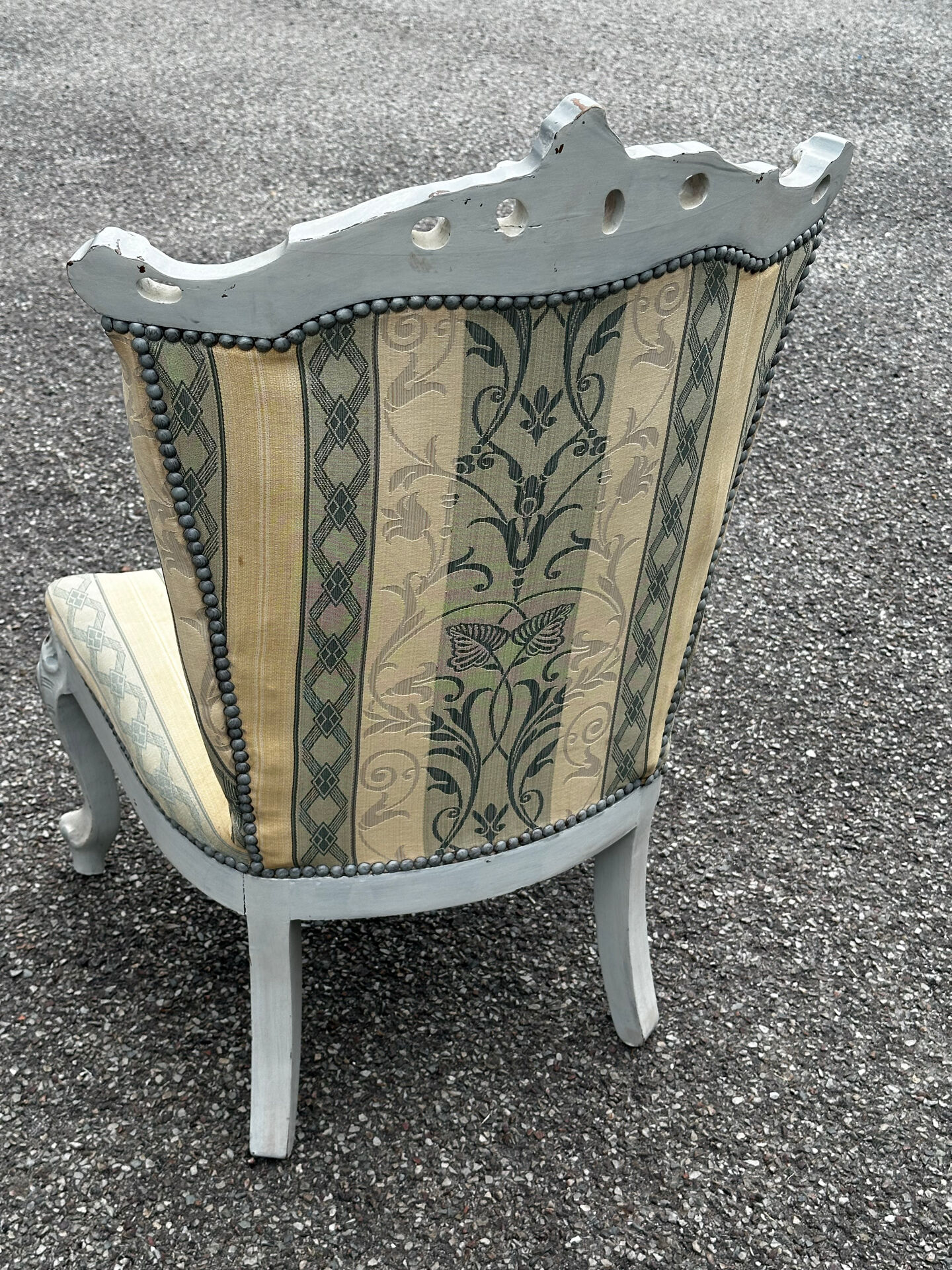 Chauffeuse de style Louis XV avec repose-pieds assorti – XXe siècle