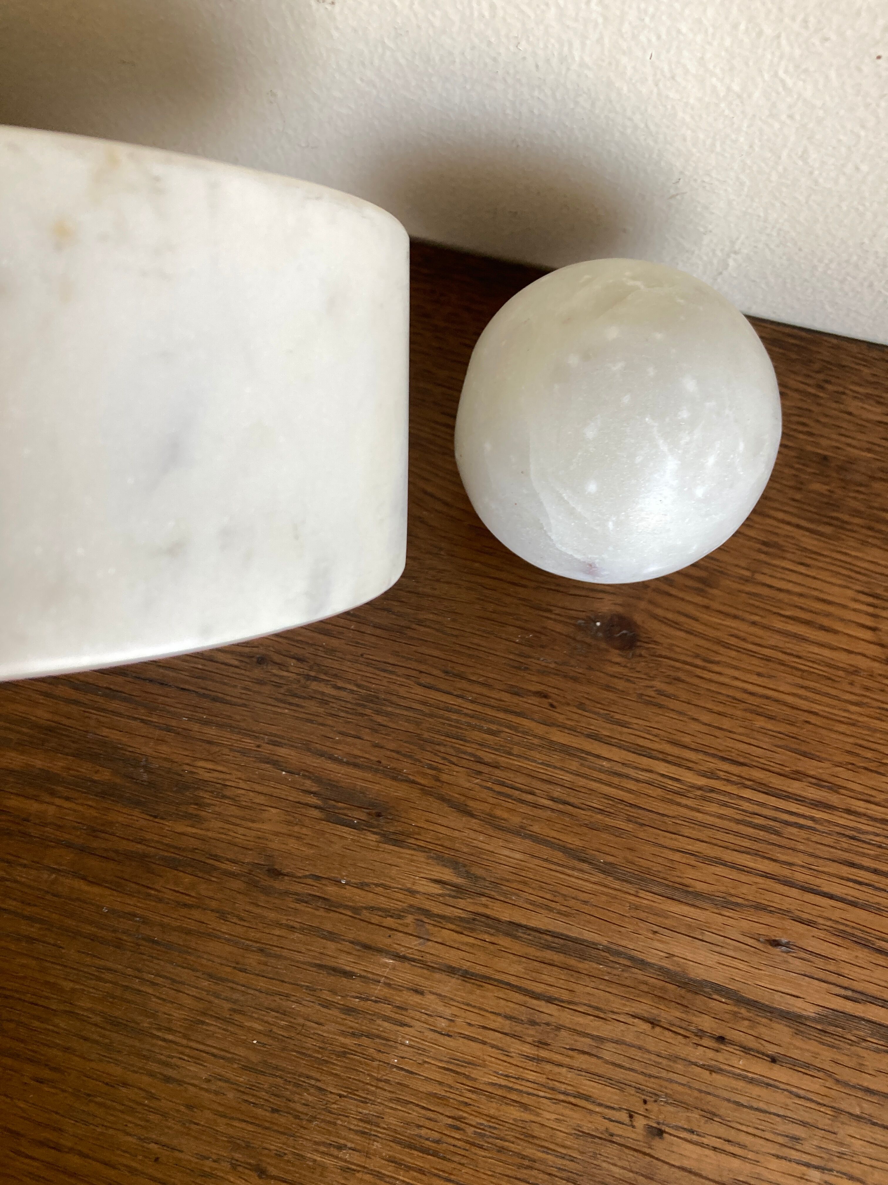 Space Age XXL ashtray in white marble, Italian design 1970.