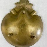Shell pocket emptier