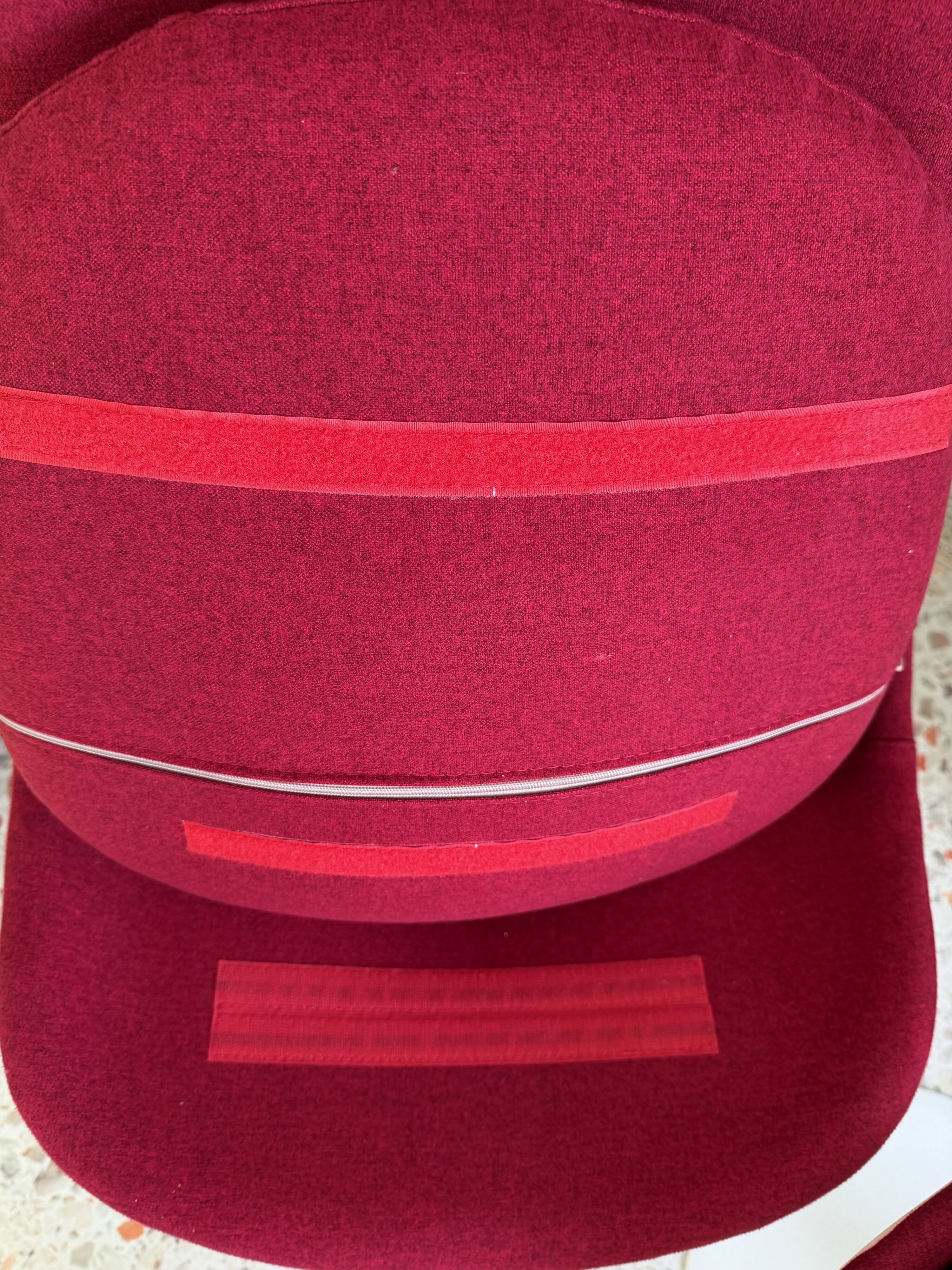 2 Saarinen tulip chairs by Knoll