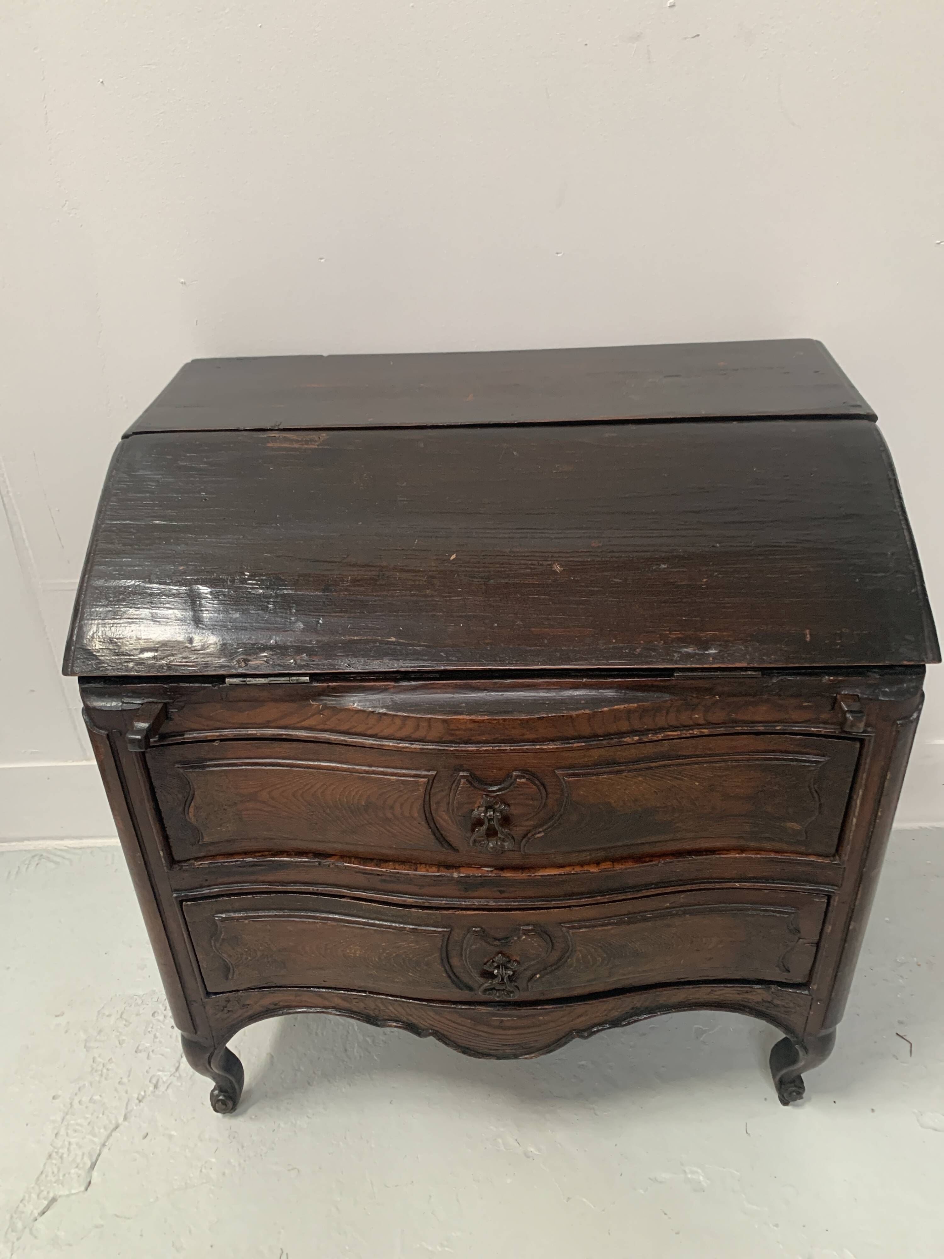 Master piece of furniture in carved oak 18th century chest of drawers