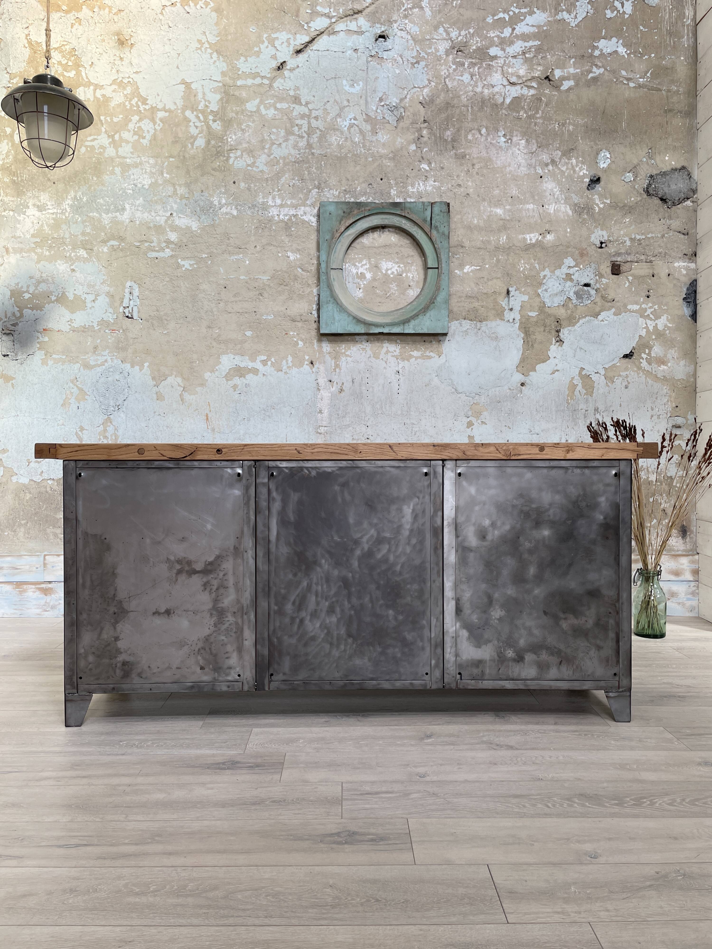 Industrial row in metal and oak.