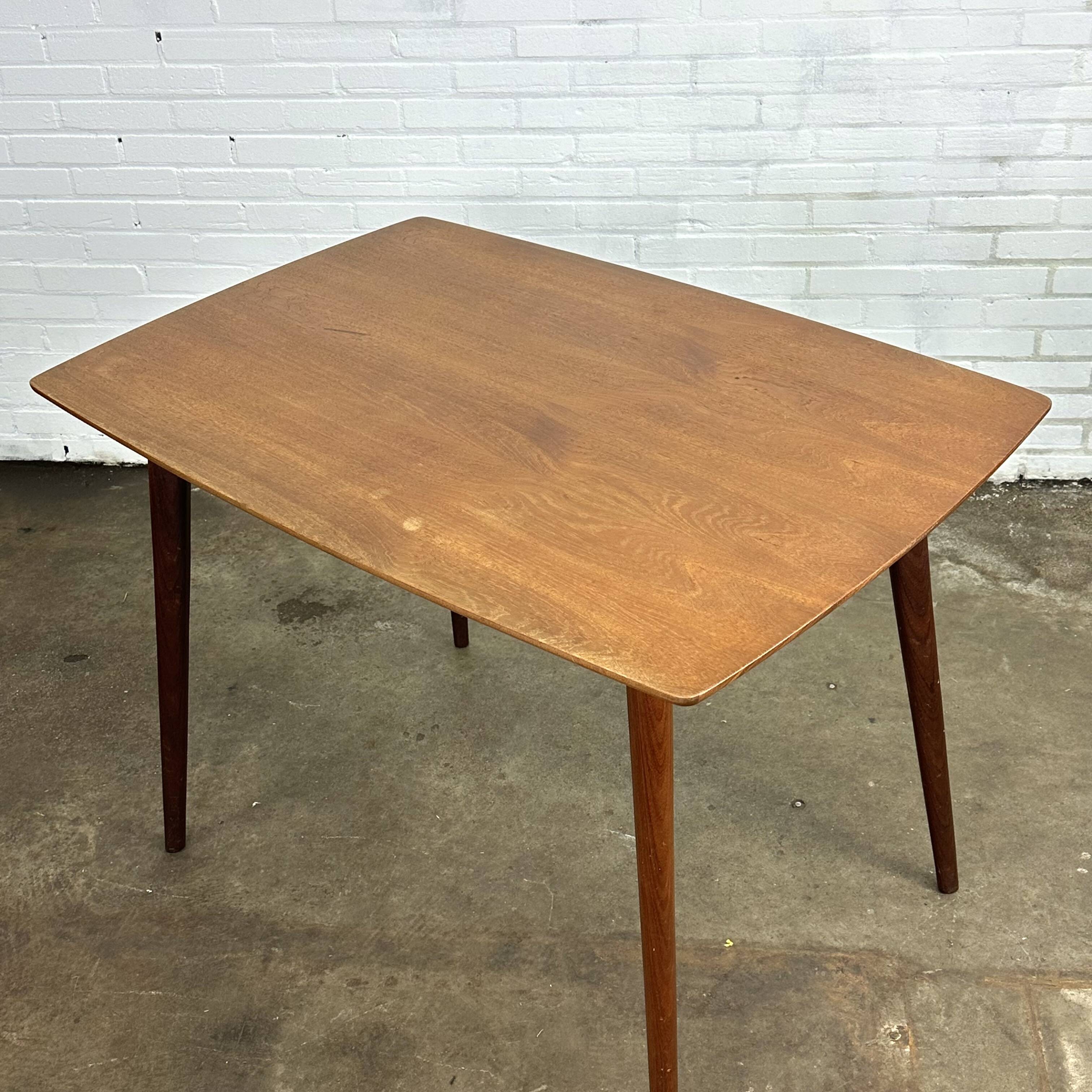 Extendable vintage dining table in teak wood