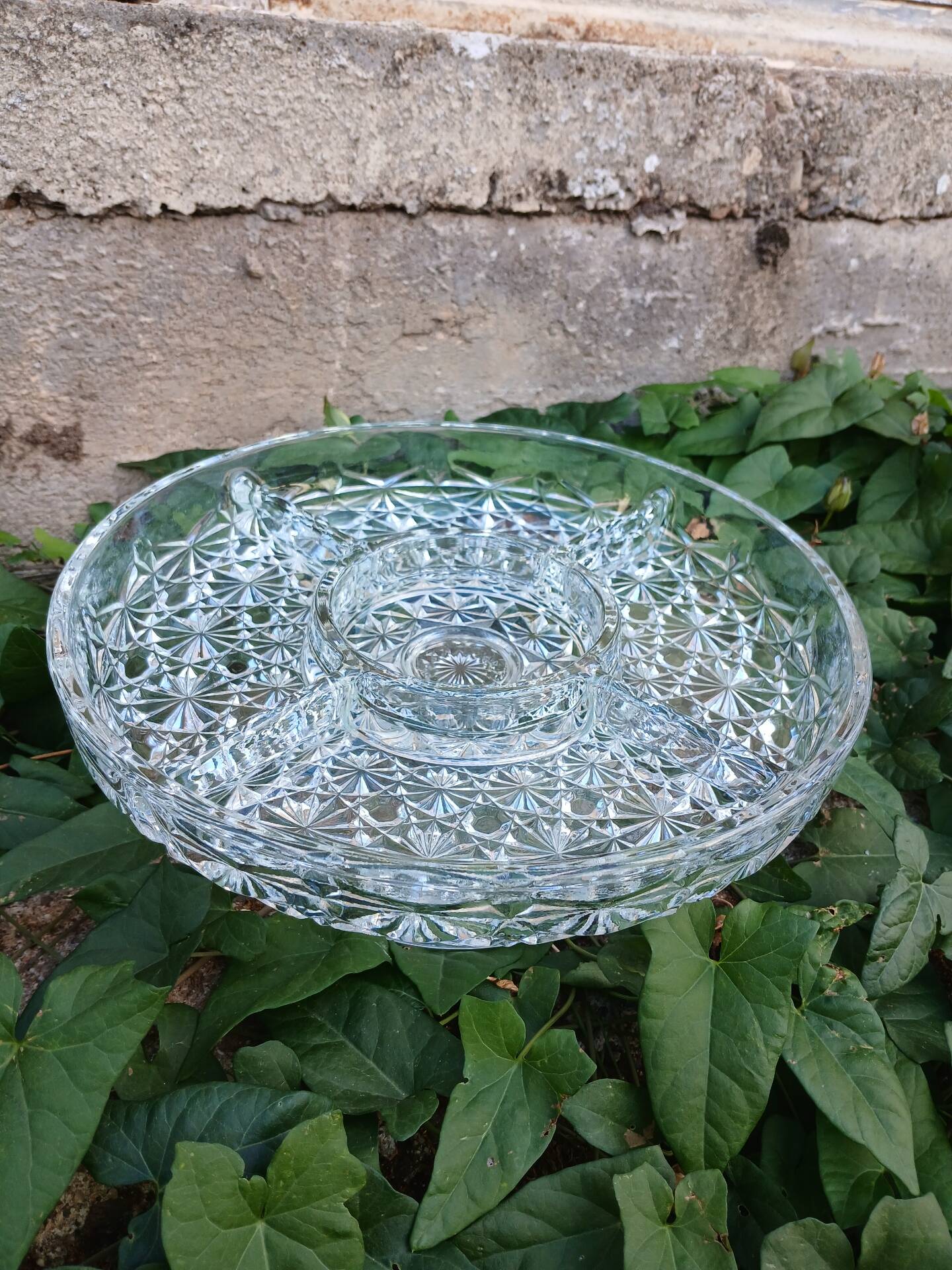 Plat apéritif vintage en verre moulé