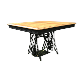 Dining table "Singer"