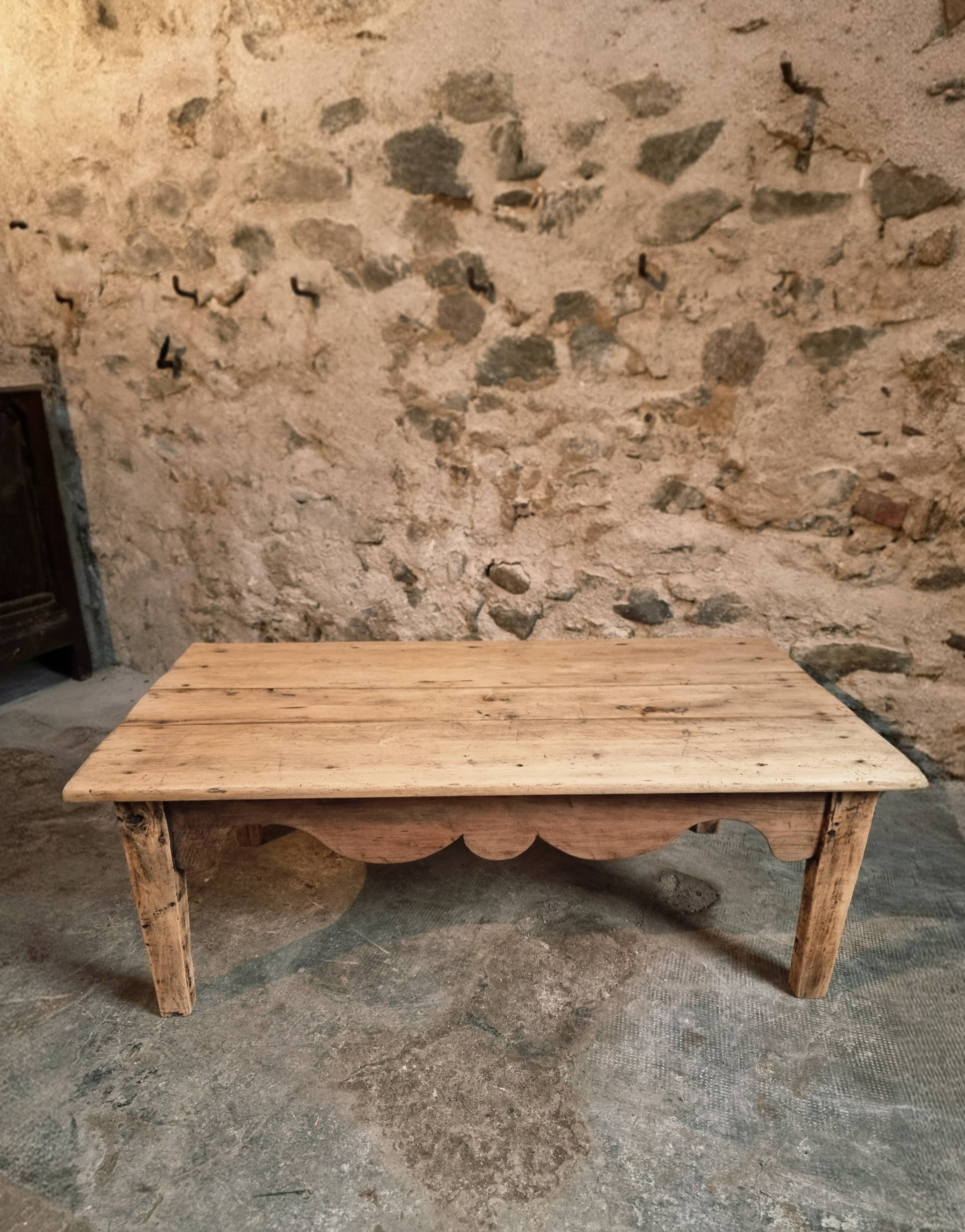 Antique French coffee table in pine with an oak skirt (18th–19th century)