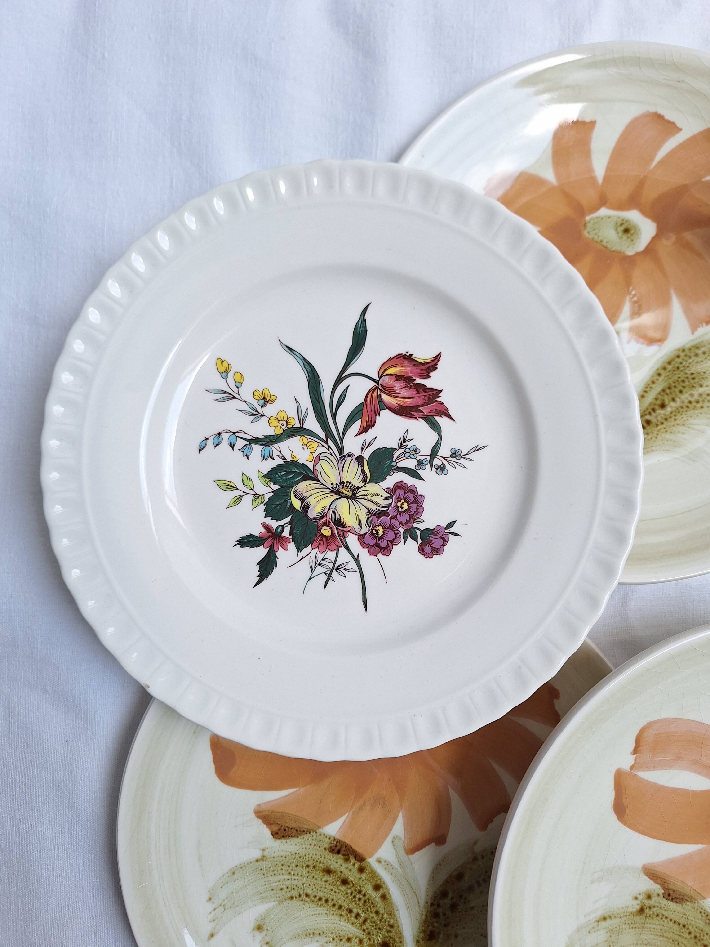 Assiettes à dessert avec fleurs St Amand et Galluis