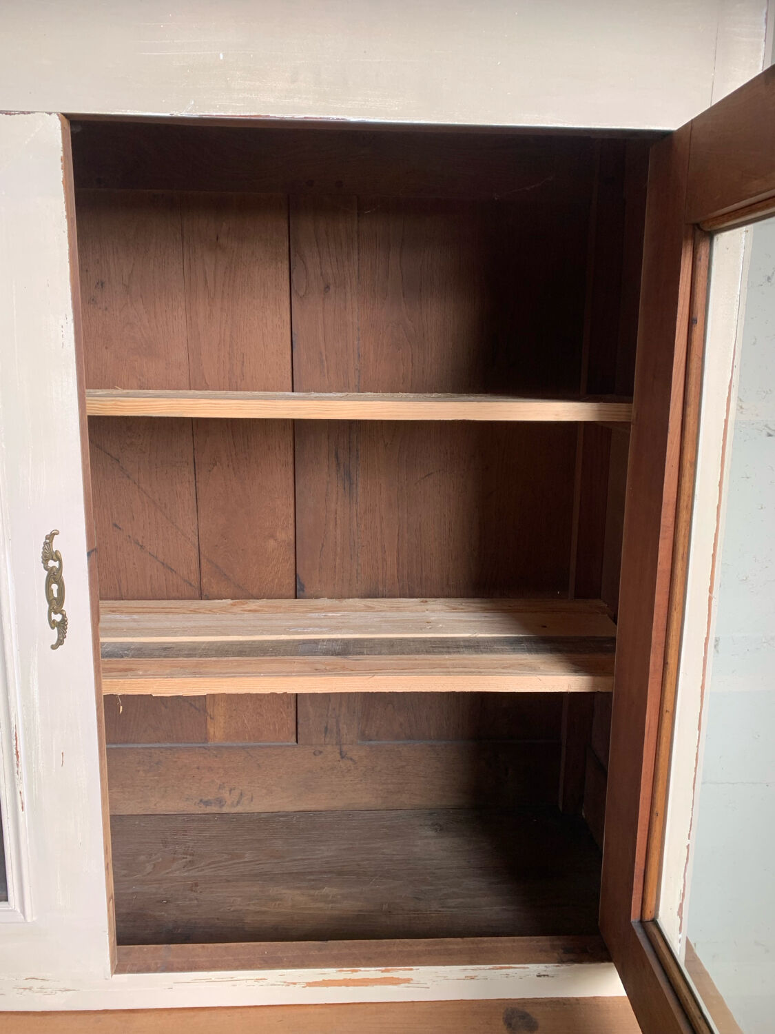 Country-style glass cabinet