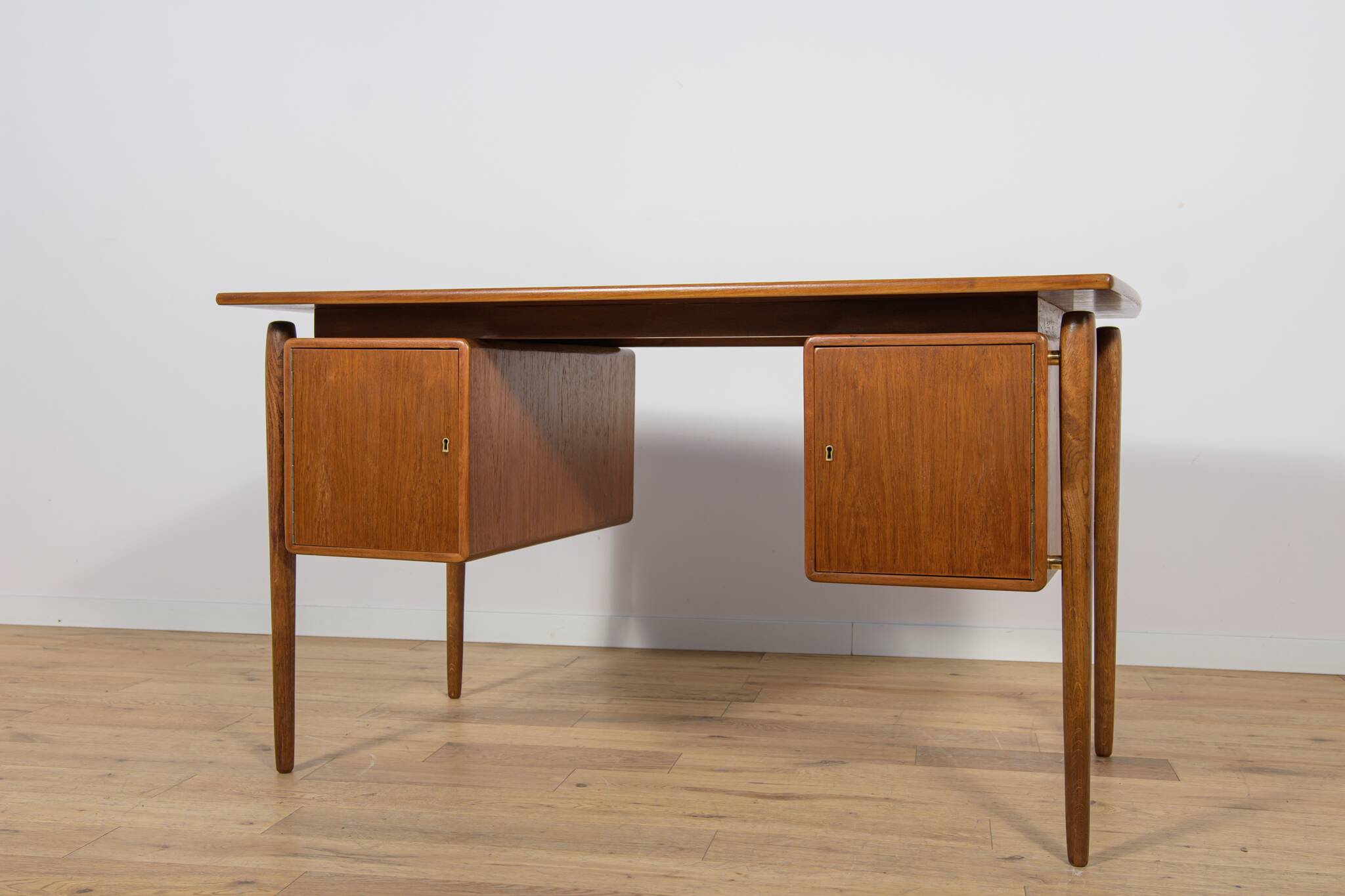 Bureau en teck autoportant de style moderne du milieu du XXe siècle, Danemark, années 1960