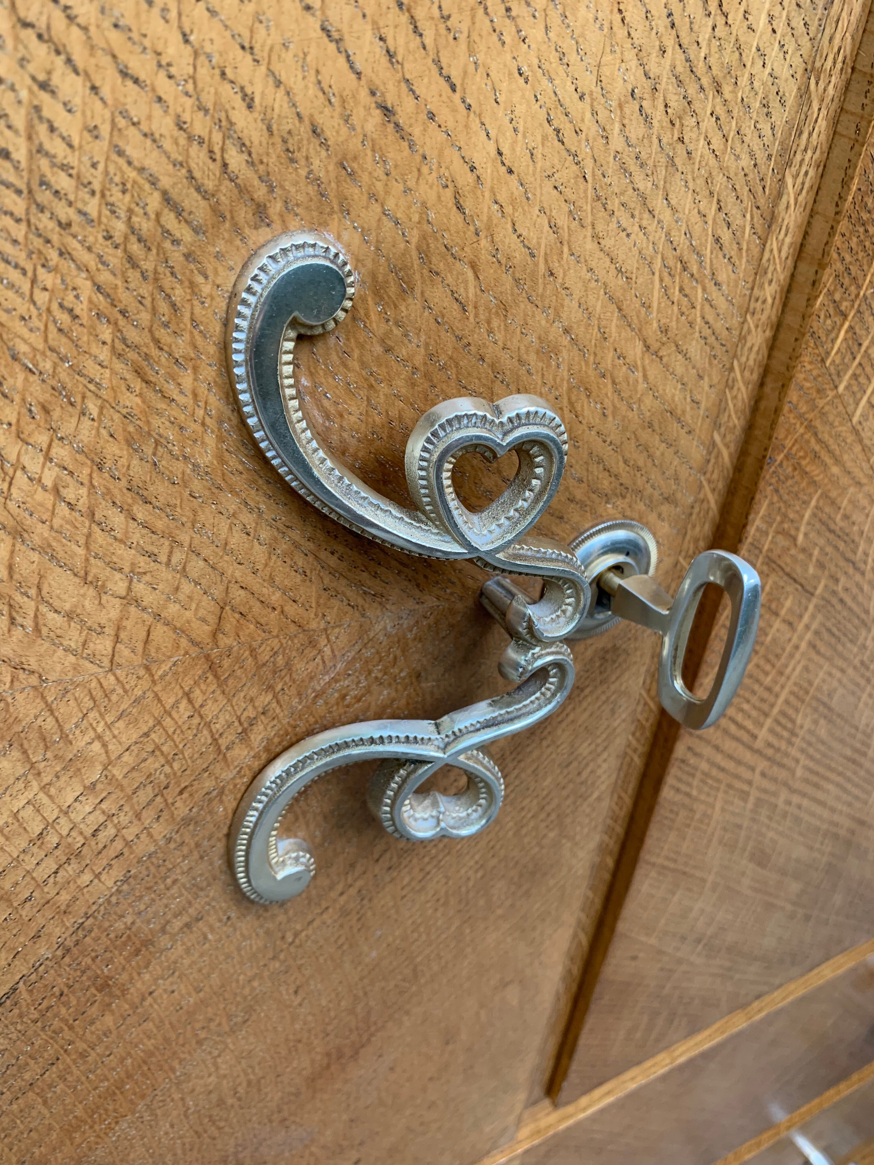 Asymmetrical cabinet 1950