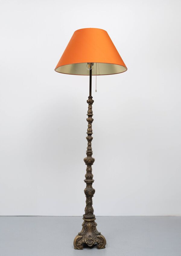 Lampadaire néo-baroque en laiton massif France années 1950