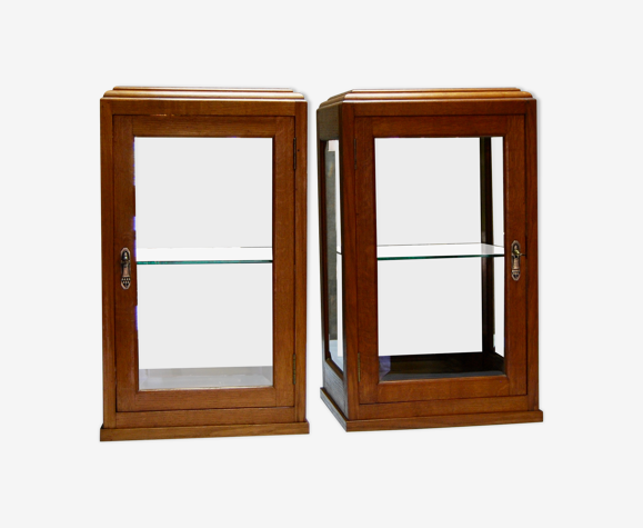 Paire de vitrines en chêne et verre bisauté