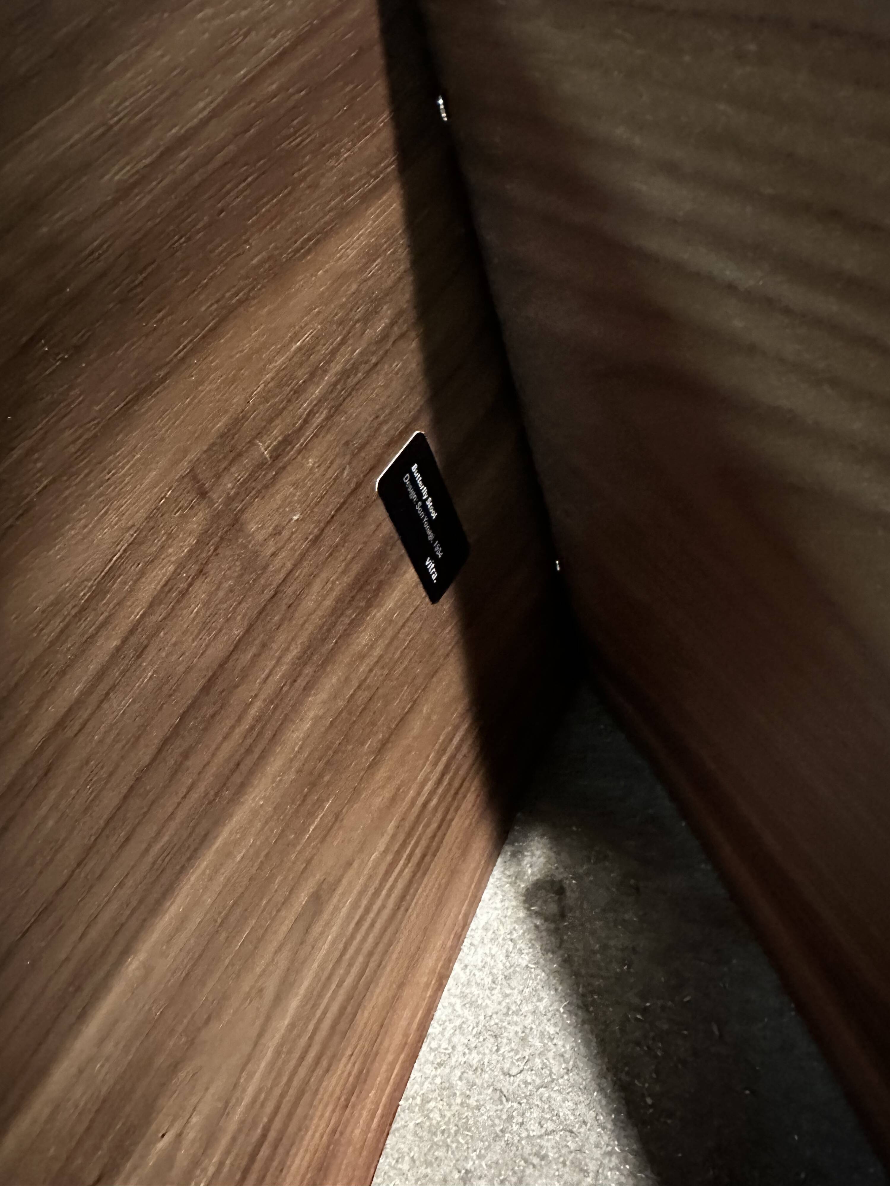 Sgabello Butterfly di Sori Yanagi per Vitra.