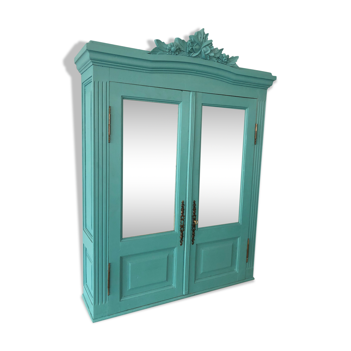 Showcase to be placed or hung