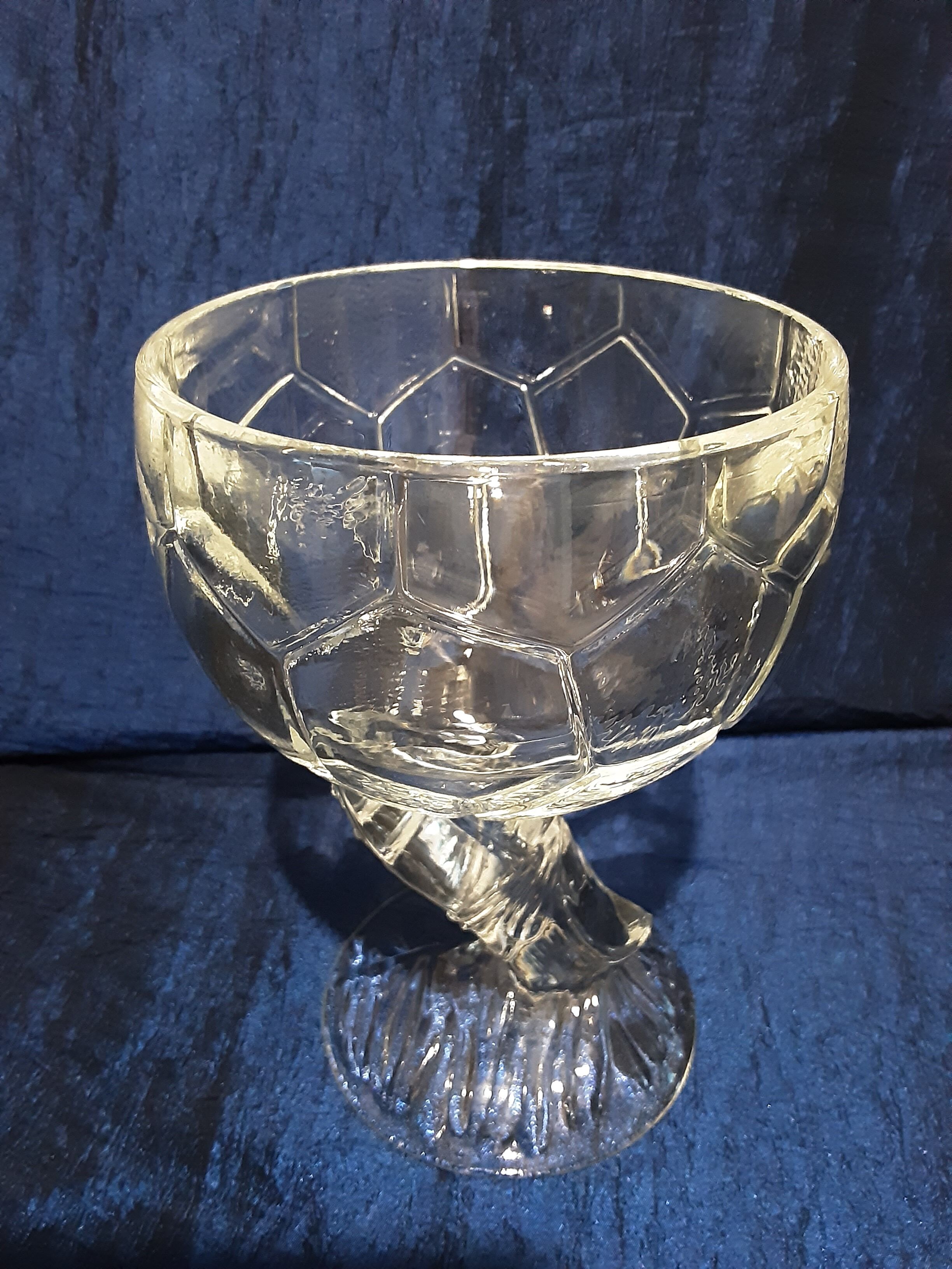 Pot with opaline lid