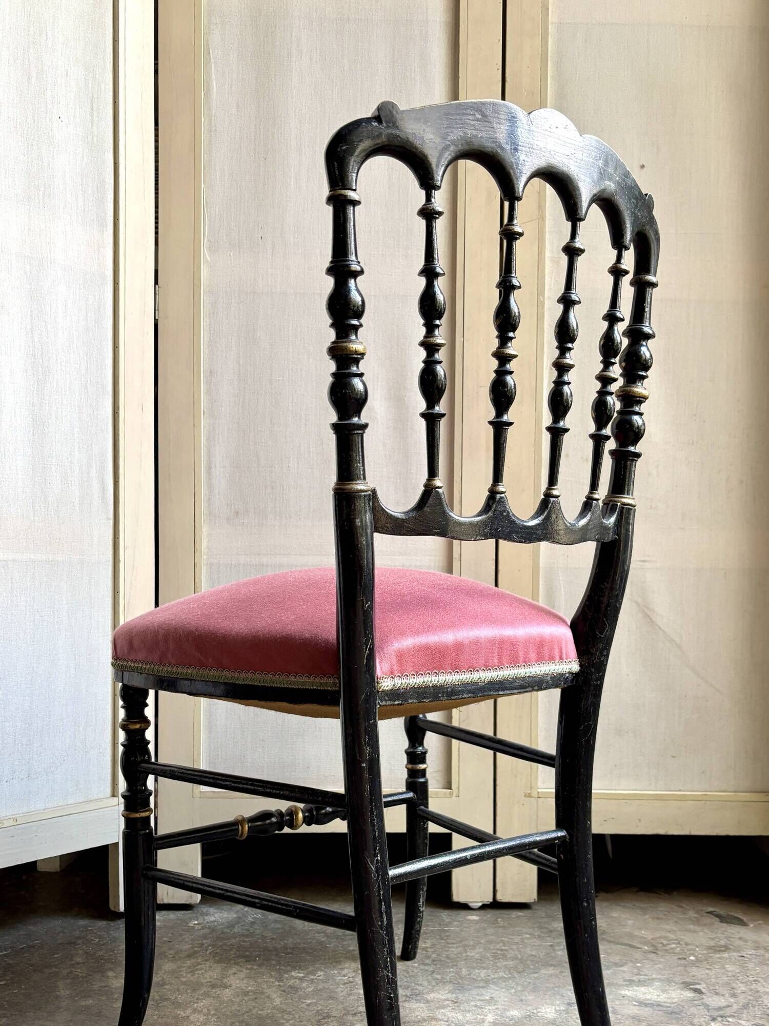 Napoleon III chair in black and gold wood and pink cotton
