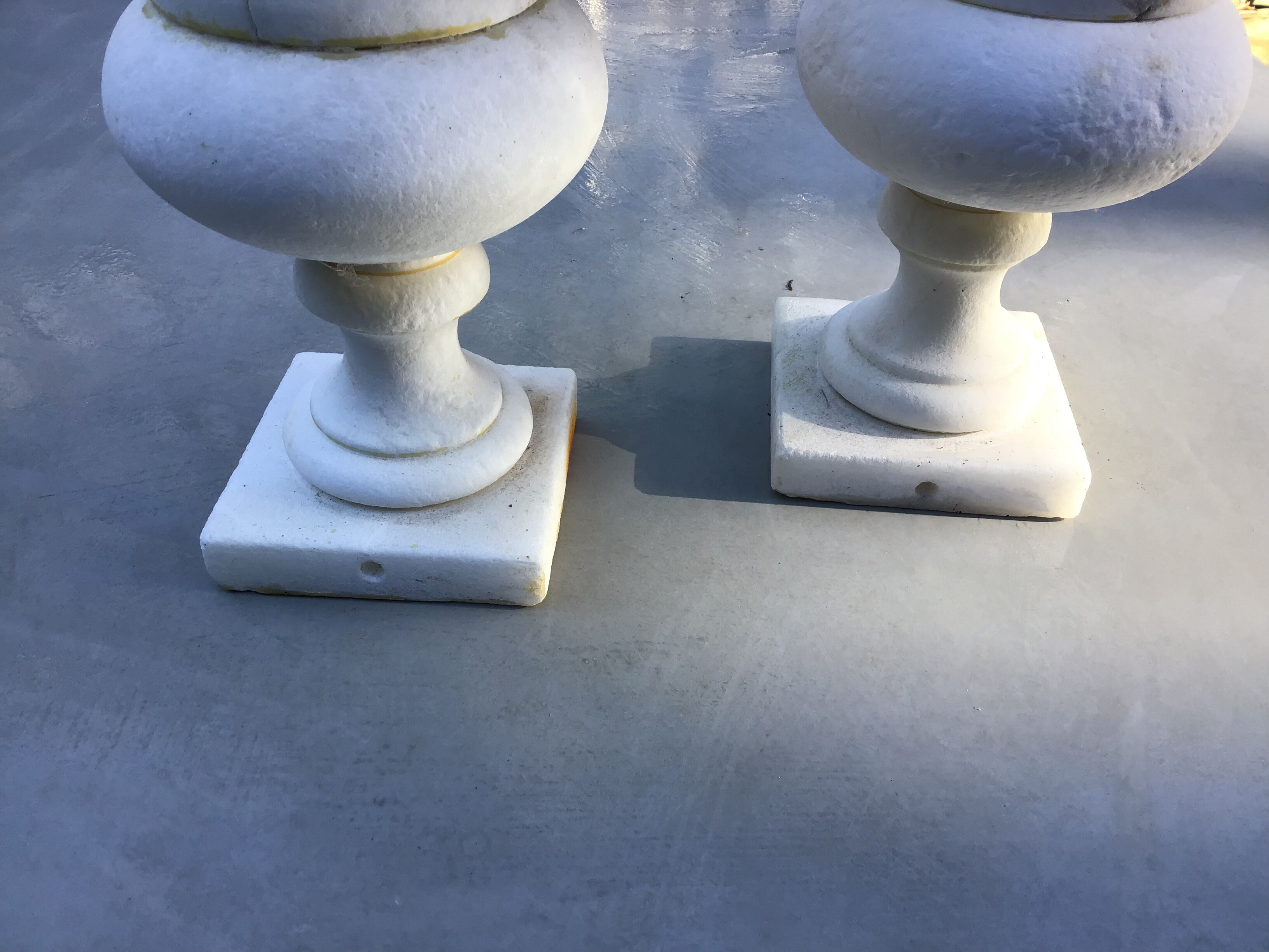 Medici-shaped alabaster lamp legs