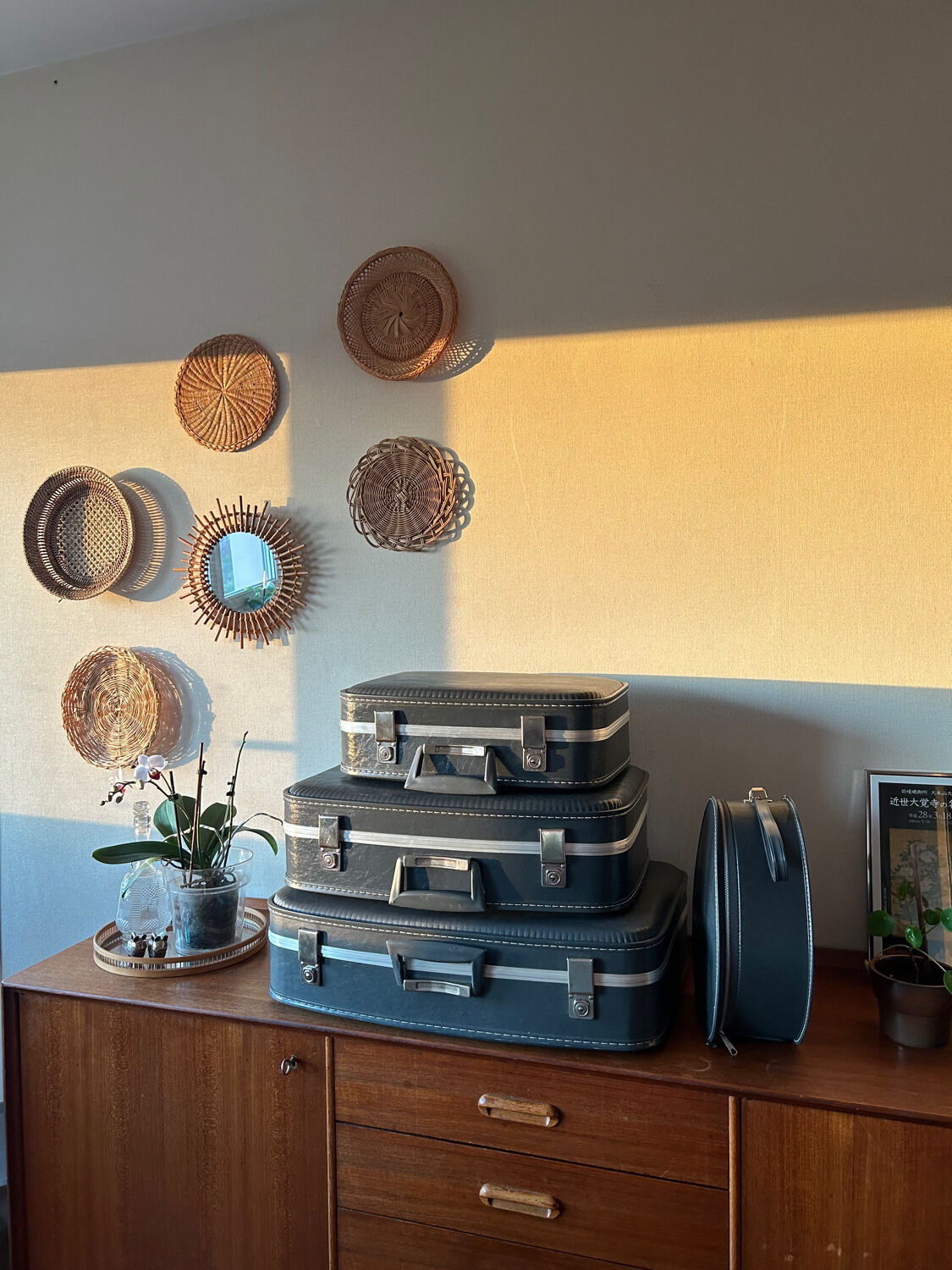 Complete set of "stewardess" nesting suitcases