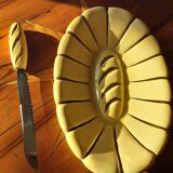 Bread basket and knife