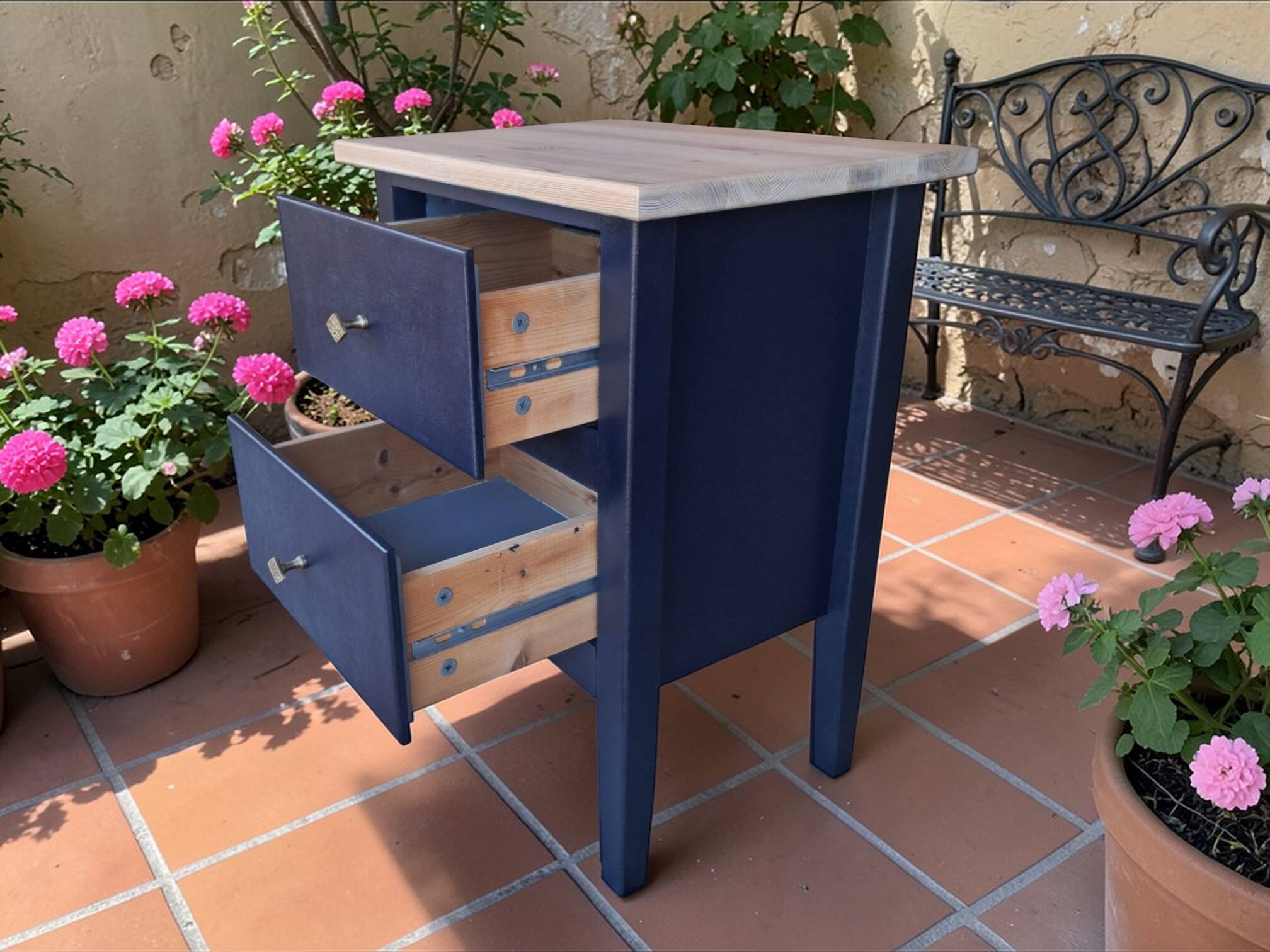 Tables de chevet MCM vintage – Bleu foncé, tiroirs et poignées laiton