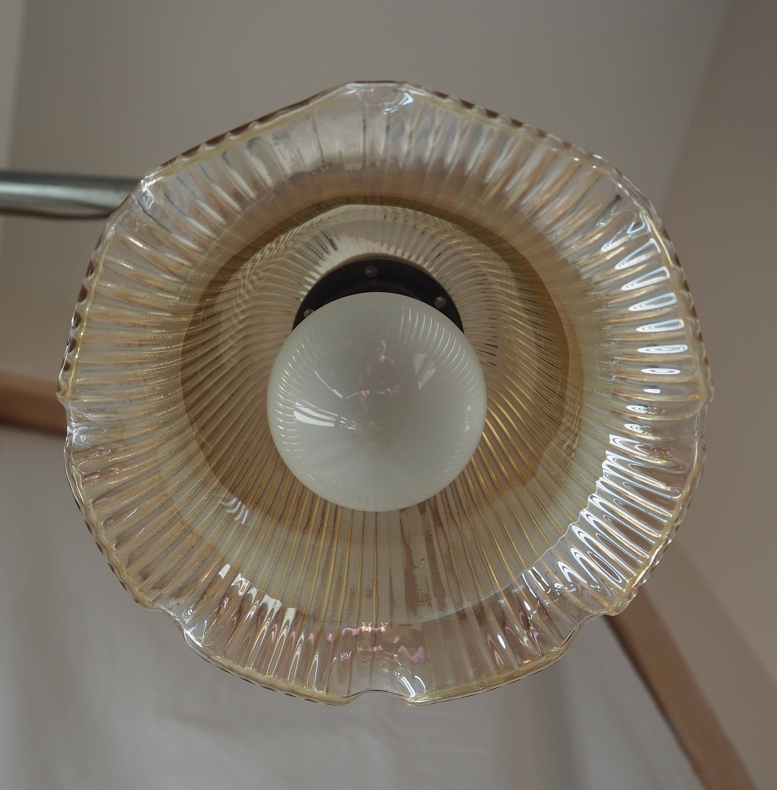 Striated tulip-shaped pendant light, in smoked glass