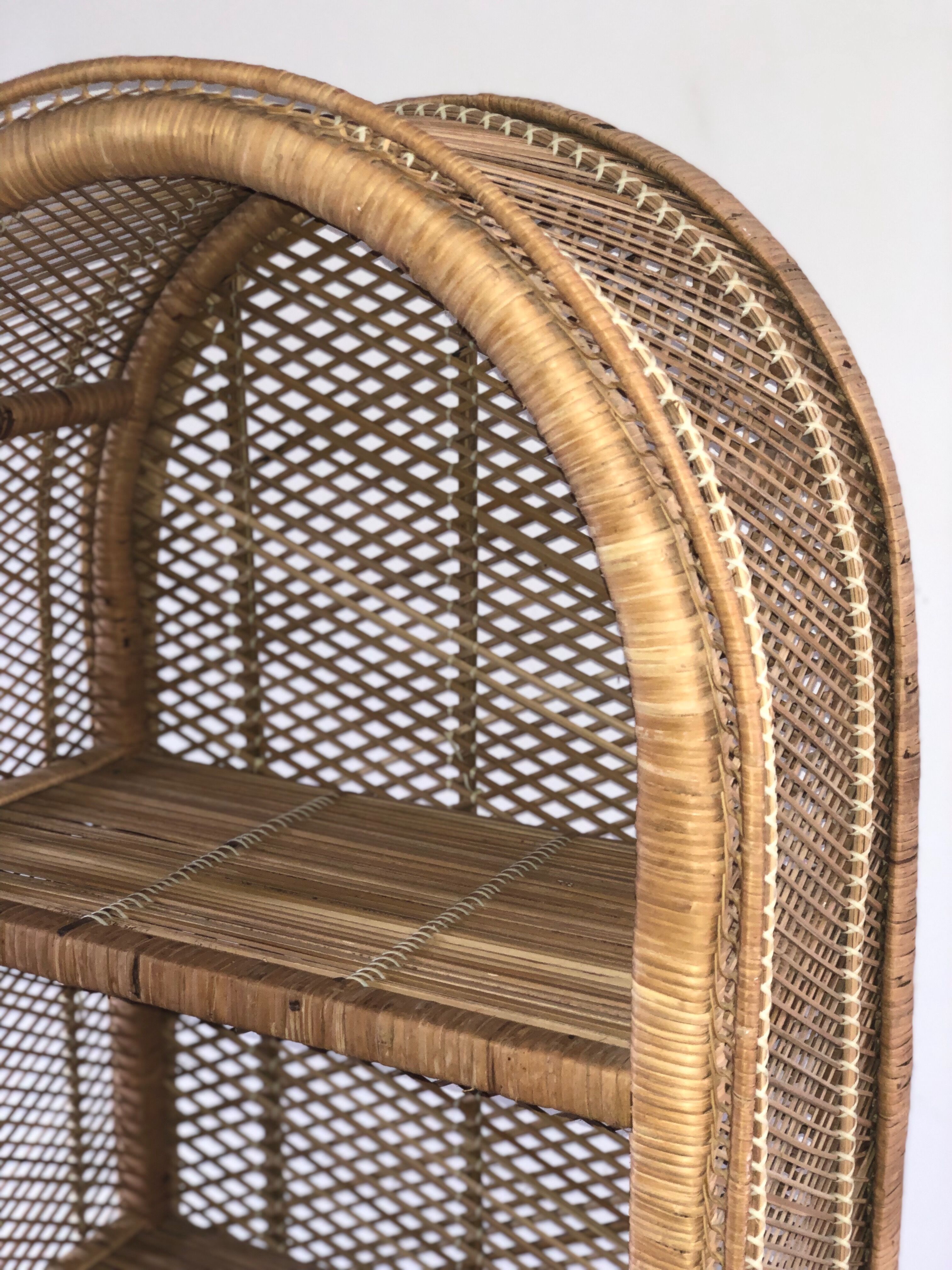 Bibliothèque arrondie en osier vintage | Selency