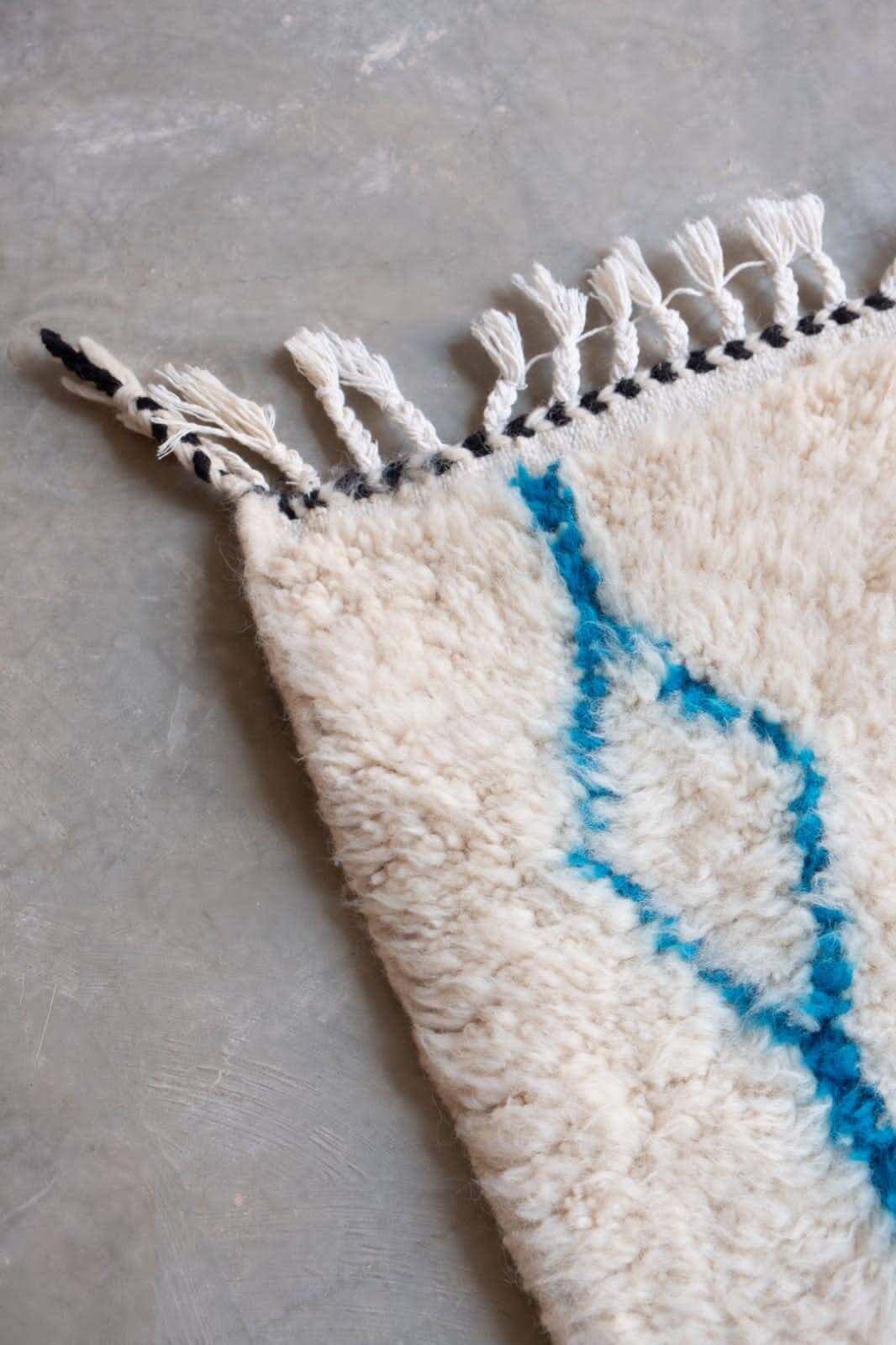 Traditional handmade Berber rug 250cmx150cm