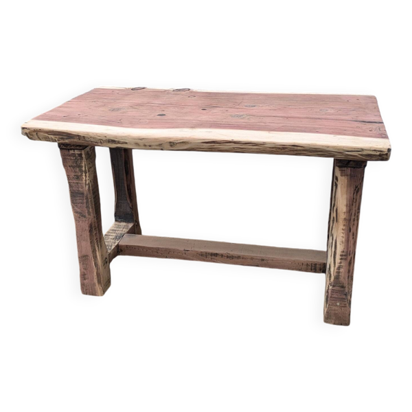Table brutaliste