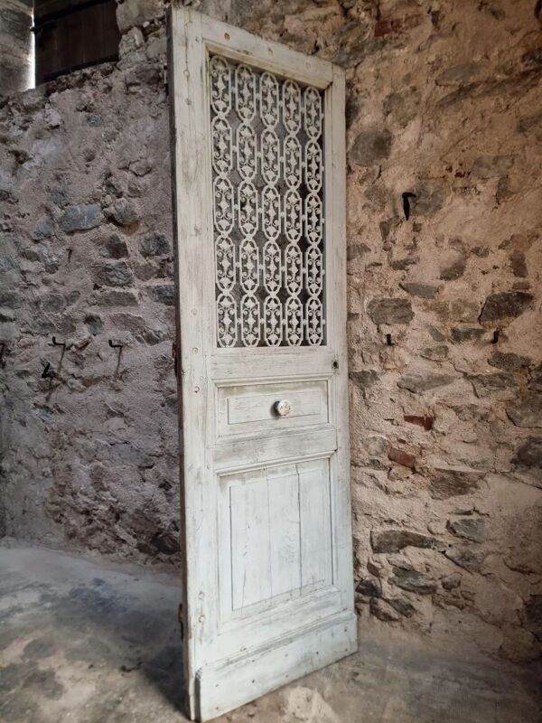 Porte d'entrée ancienne en chêne avec grille en fonte, récupération architecturale française