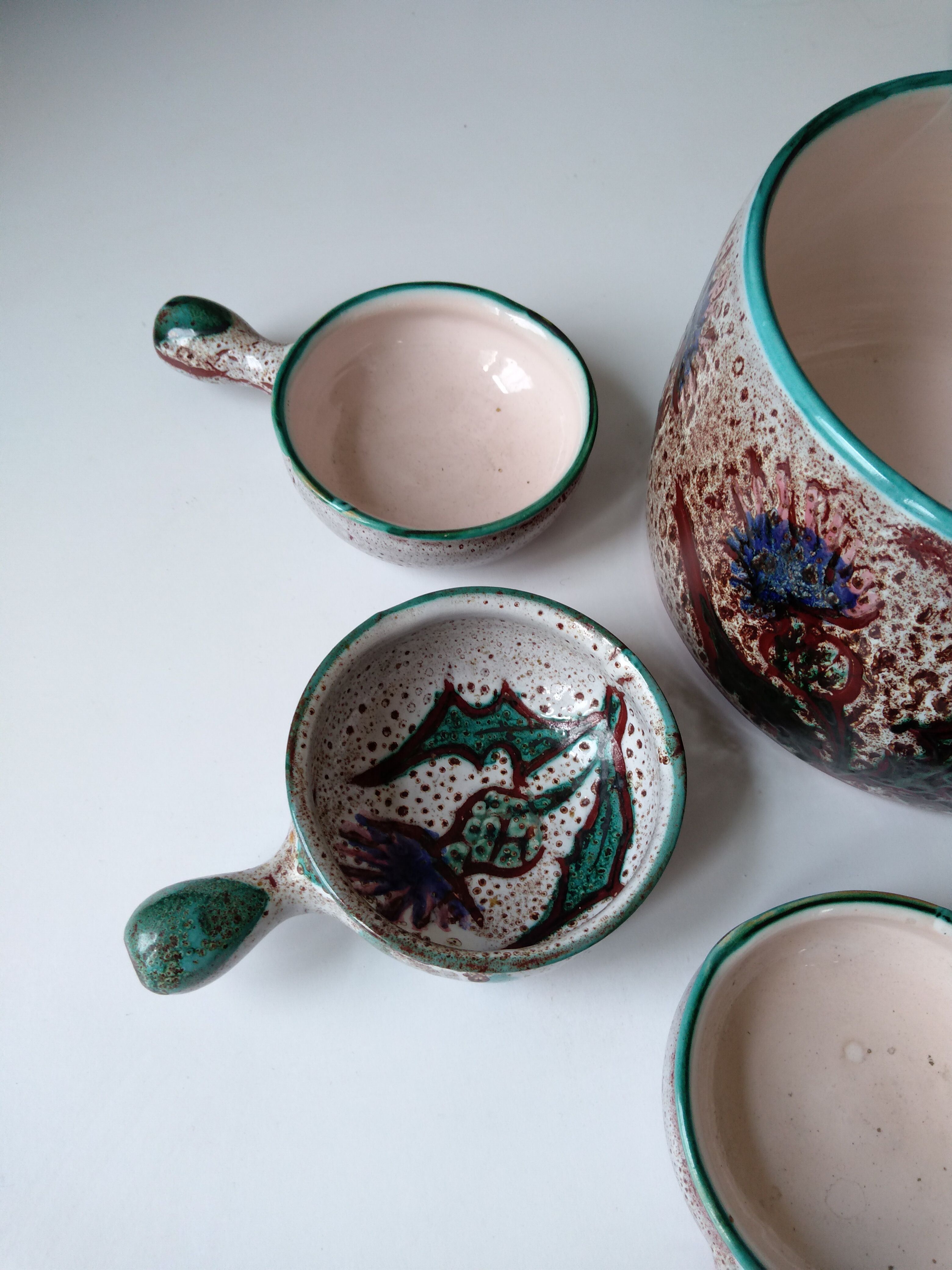 Vallauris fondue serving lot 1 large pot and 6 small pots décor thistle gray, blue, green